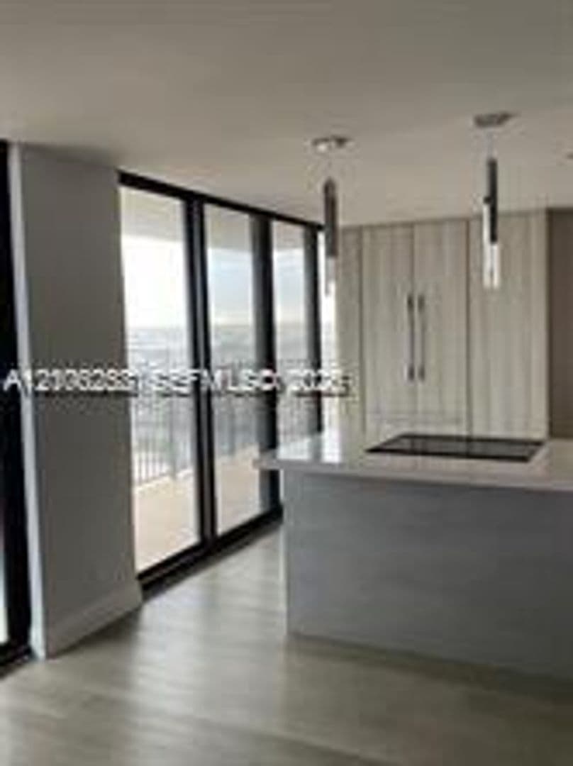 Hollywood Condo: 2201 S Ocean Dr cu-1507