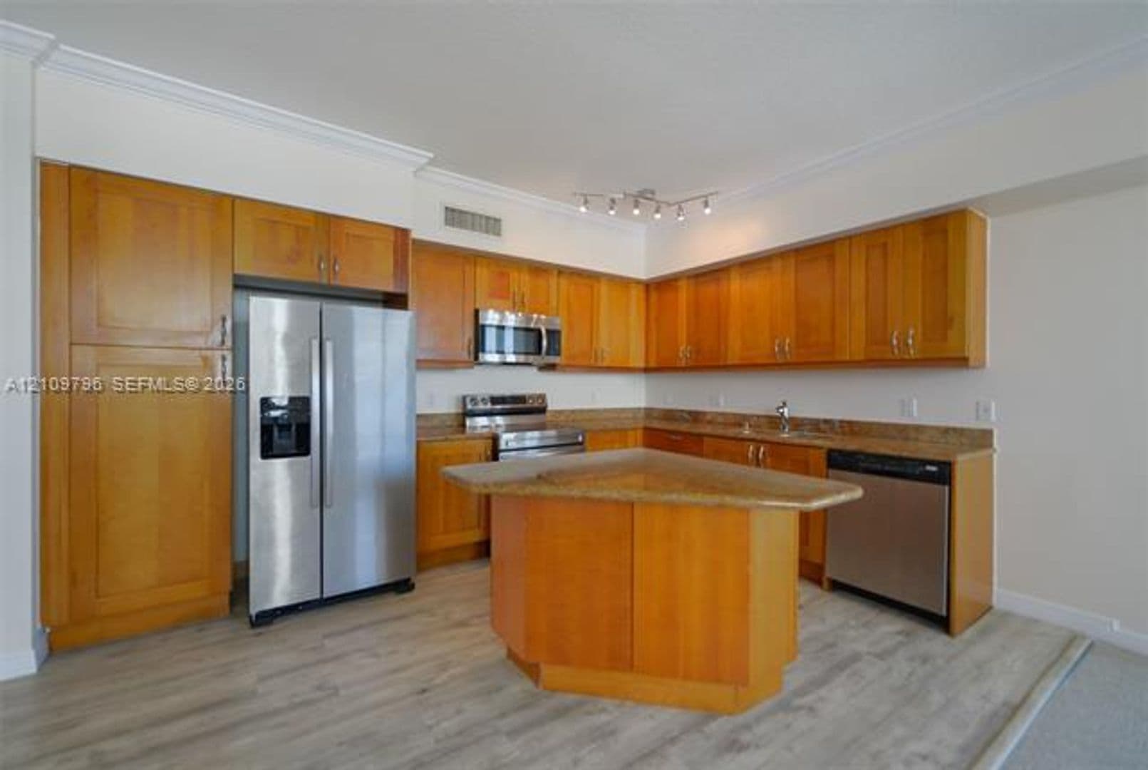 Hallandale Beach Condo: 1745 E Hallandale Beach Blvd cu-1903W