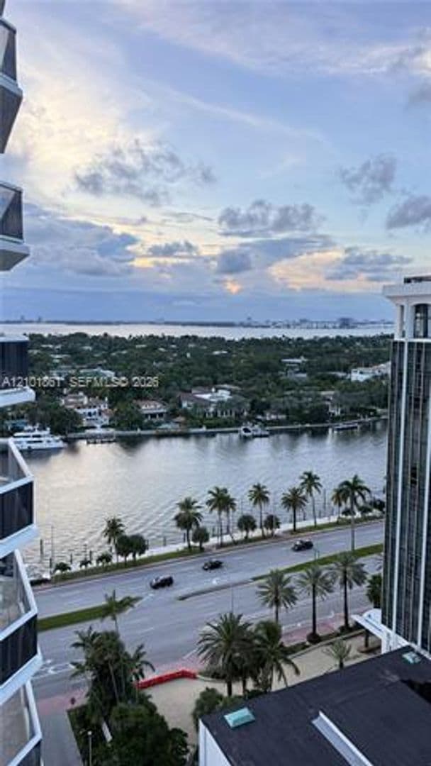 Miami Beach Condo: 4779 Collins Ave cu-1908