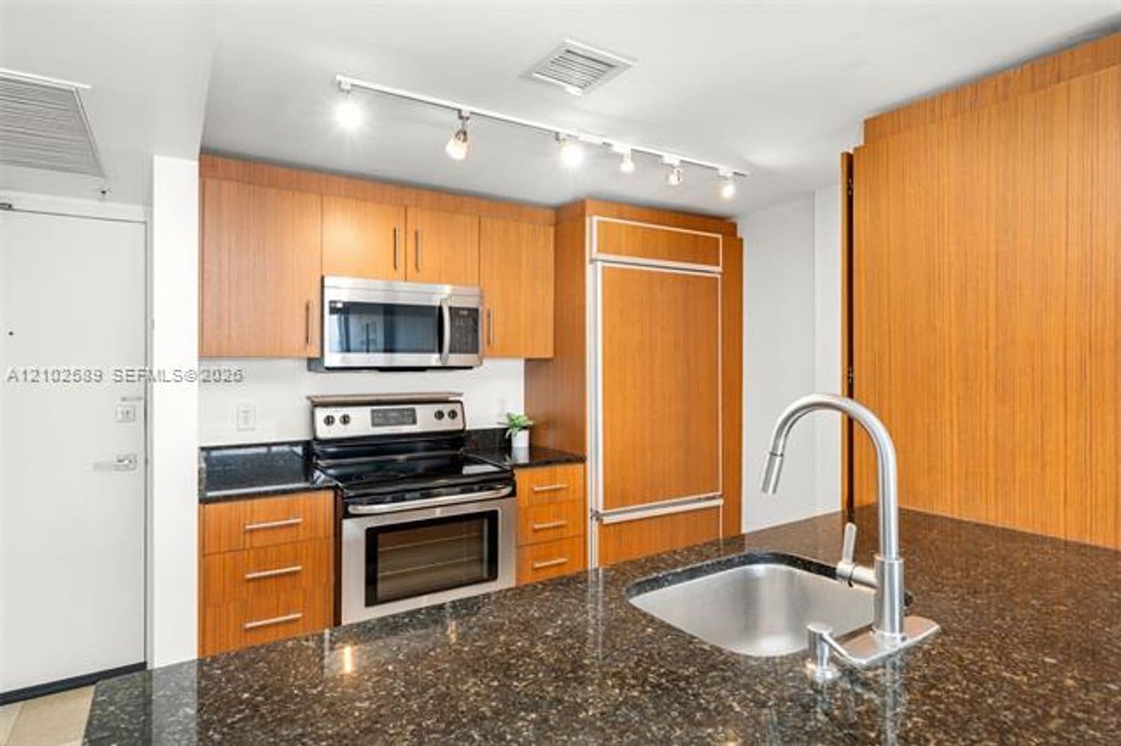 Bal Harbour Condo: 10275 Collins Ave cu-327