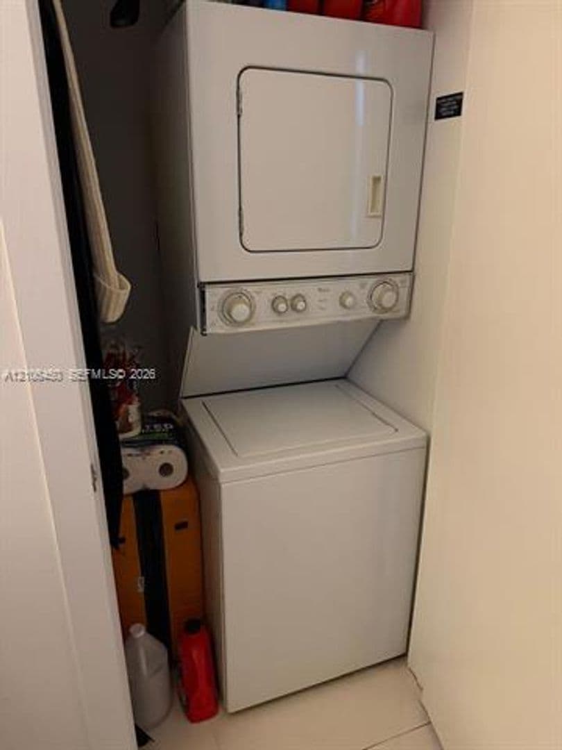 Miami Condo: 1050 Brickell Ave cu-1002