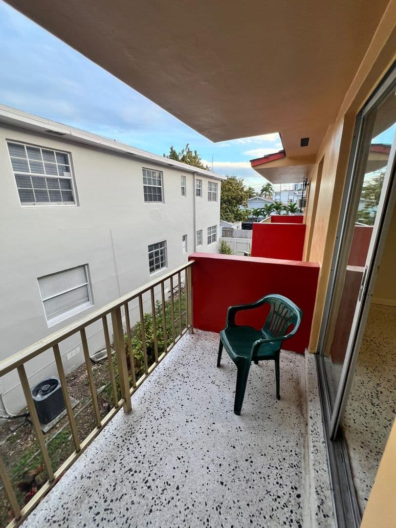 Miami Apartment: 1912 sw 2nd st apt 4