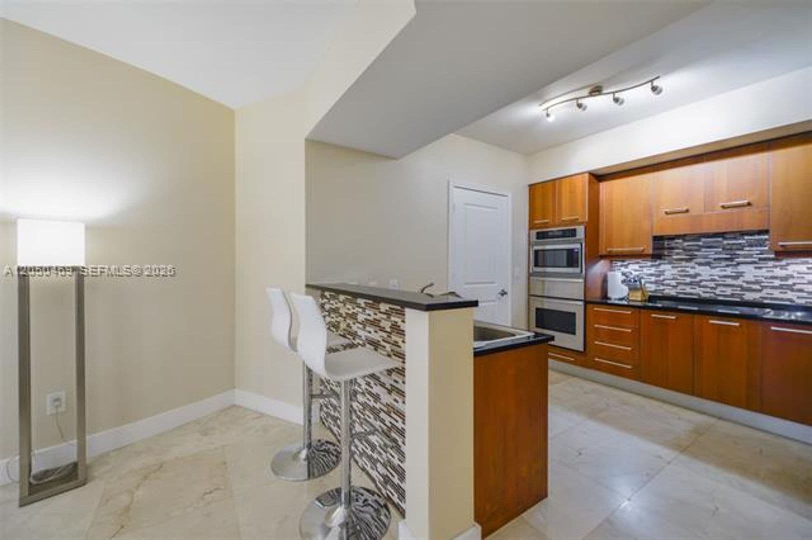 Hollywood Condo: 3101 S Ocean Dr cu-404