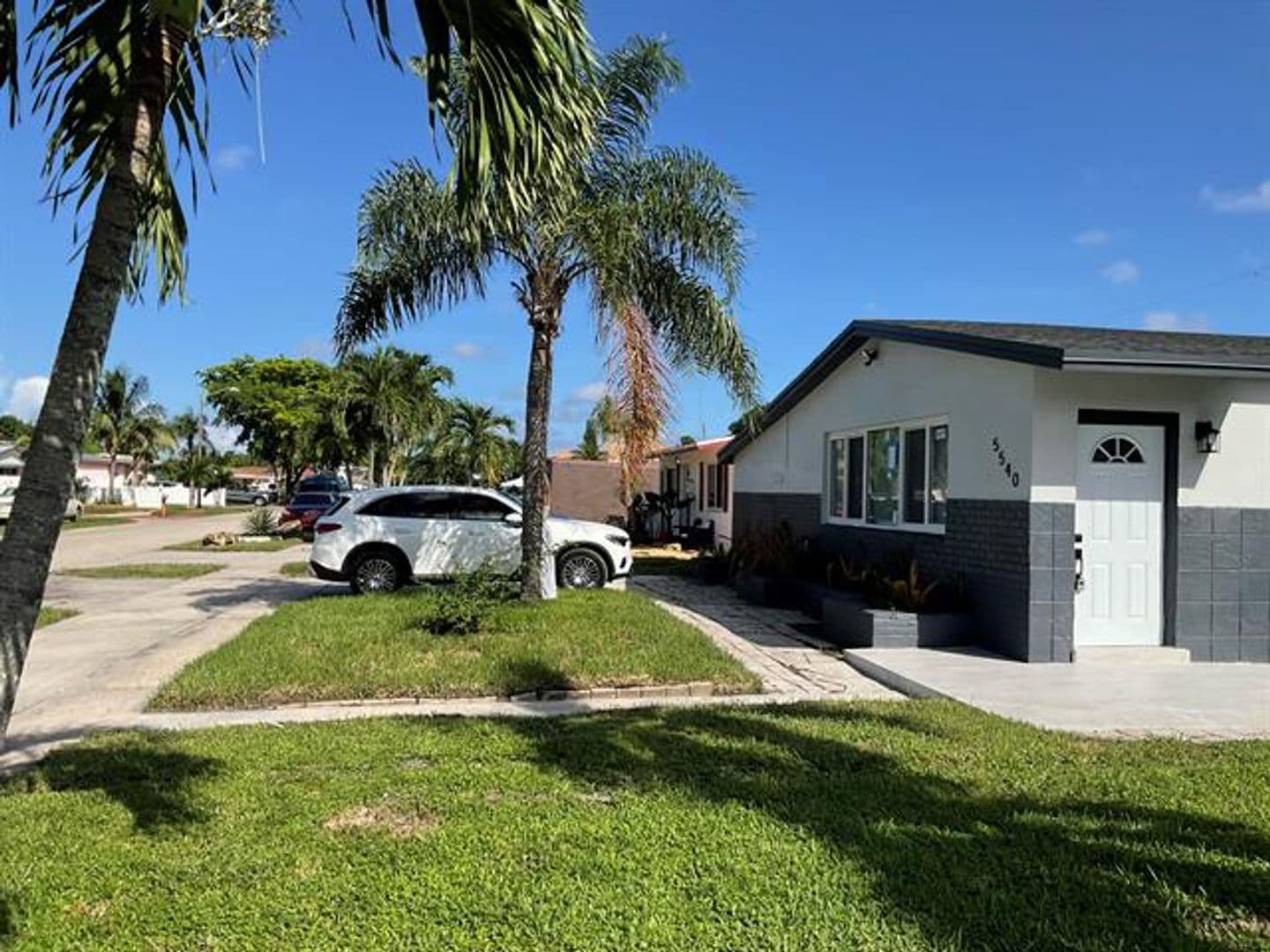 Hollywood House: 5540 Mayo St # 5540