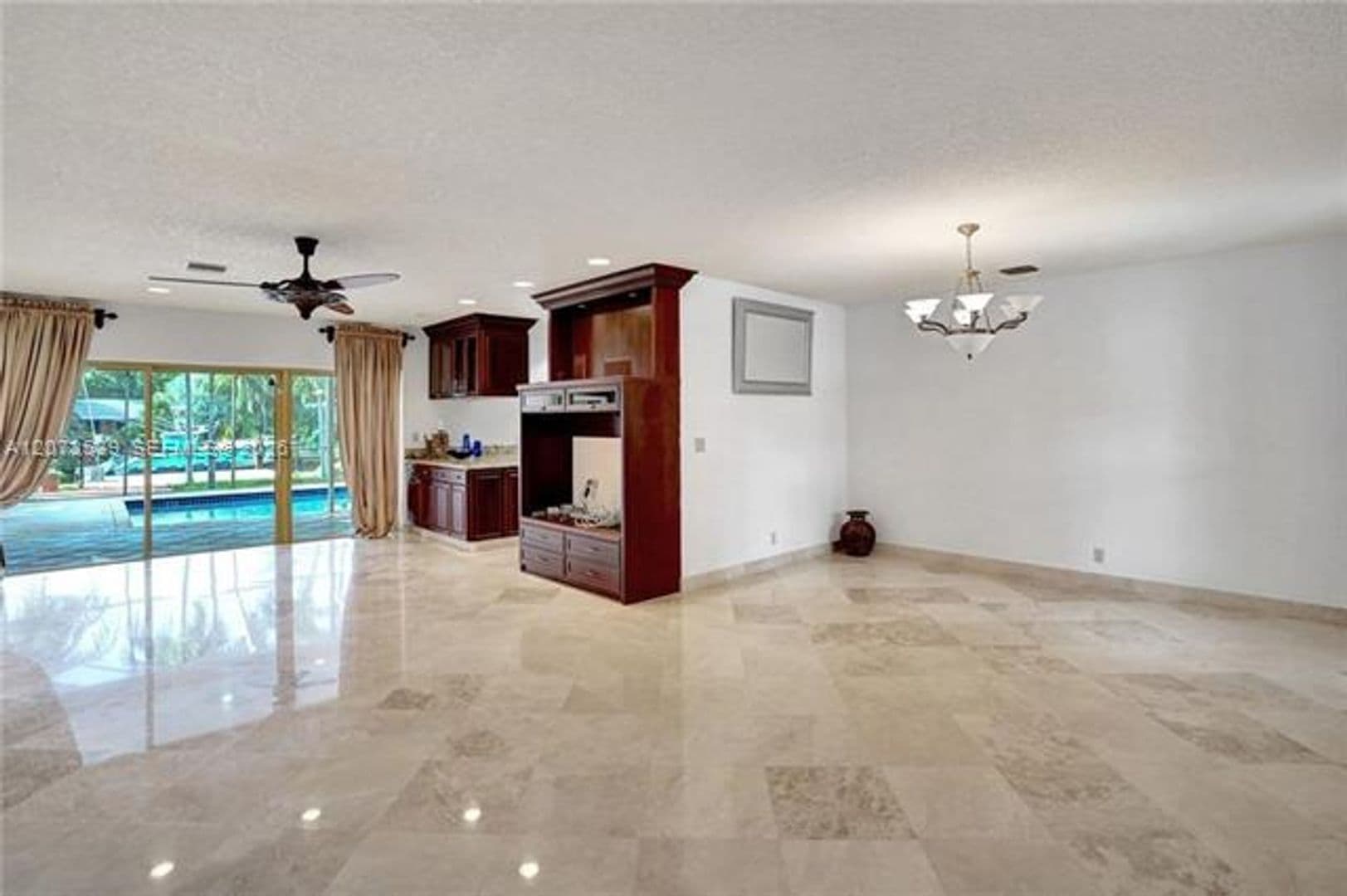 Hallandale Beach House: 612 Hibiscus Dr # 612
