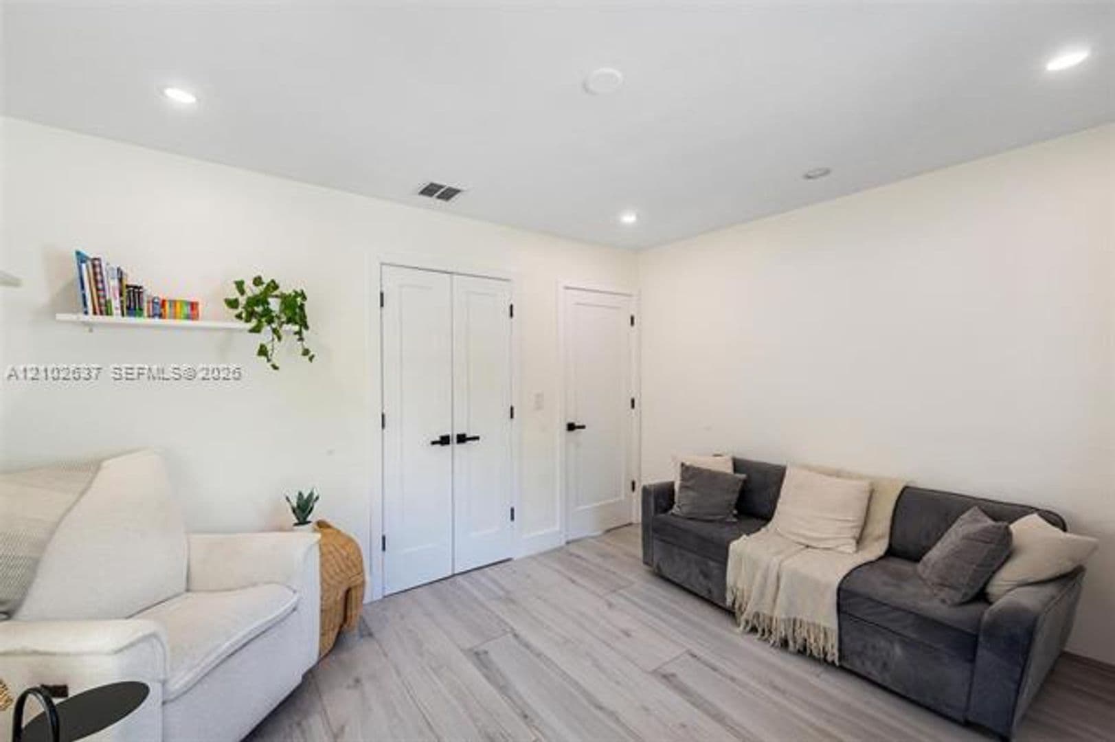 Miami House: 945 NE 82nd St # 945