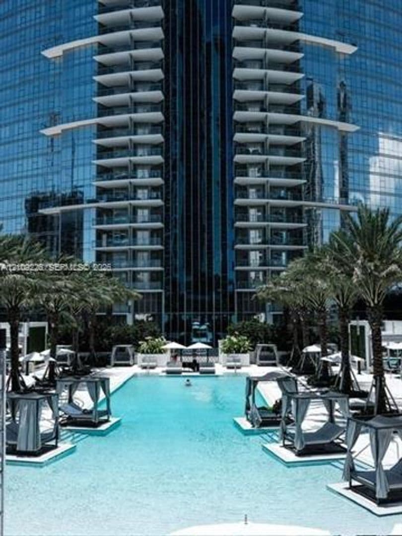 Miami Condo: 851 NE 1st Ave cu-1811