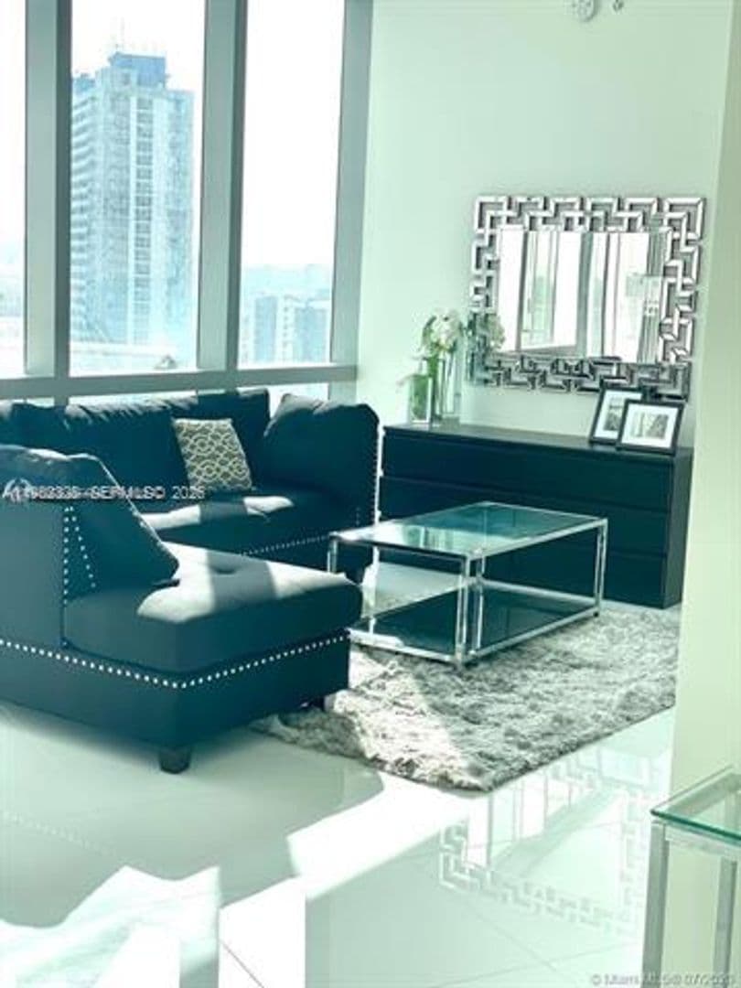 Miami Condo: 851 NE 1st Ave cu-1402