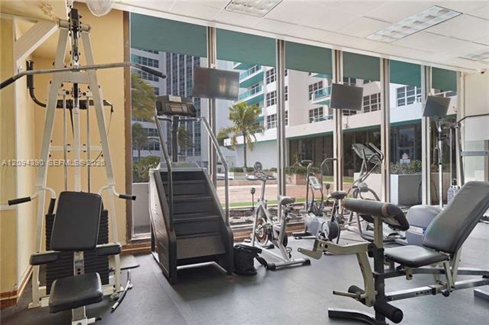 Miami Beach House: 5101 Collins Ave cu-11J