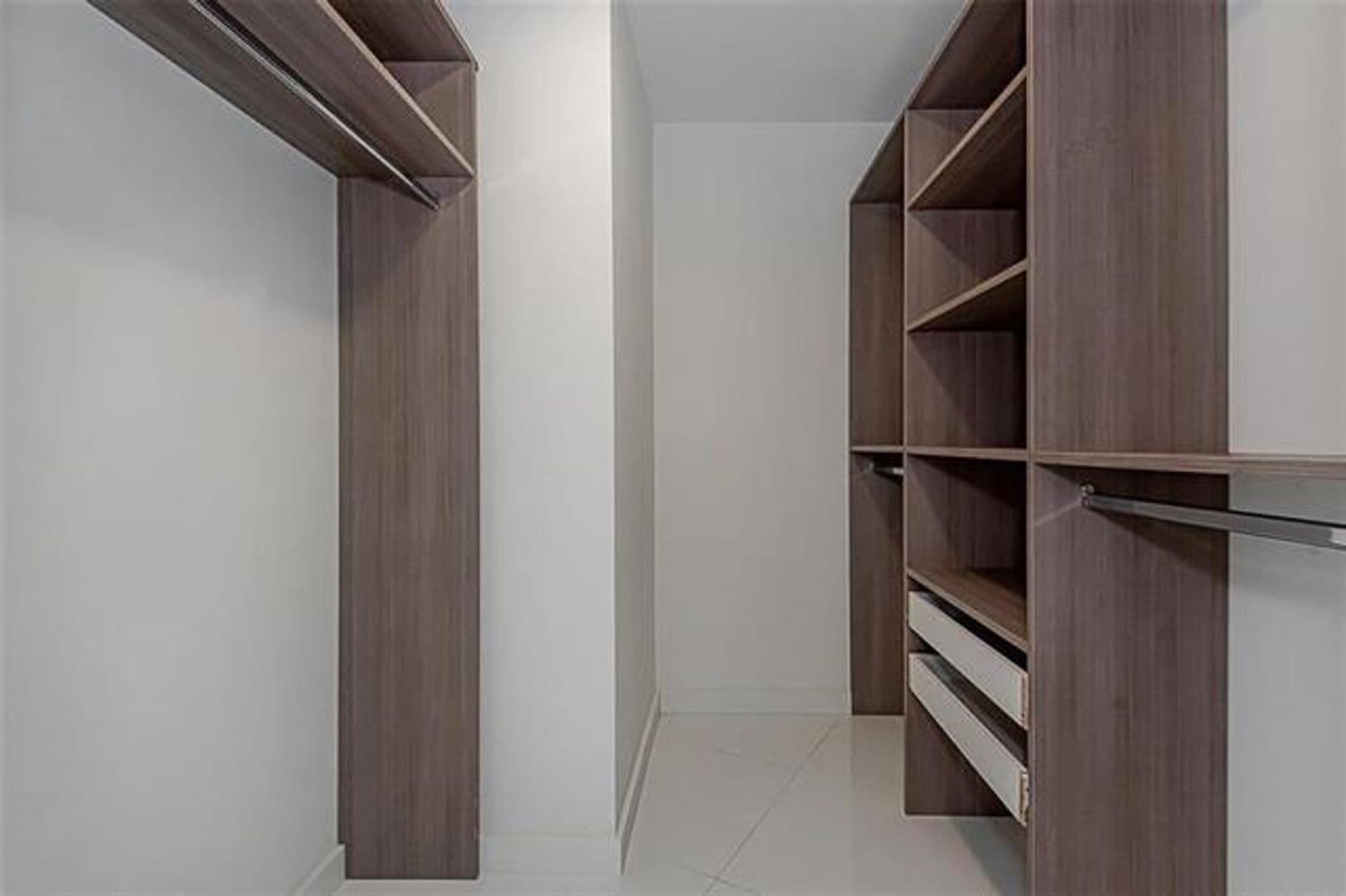 Miami Condo: 851 NE 1st Ave cu-2402