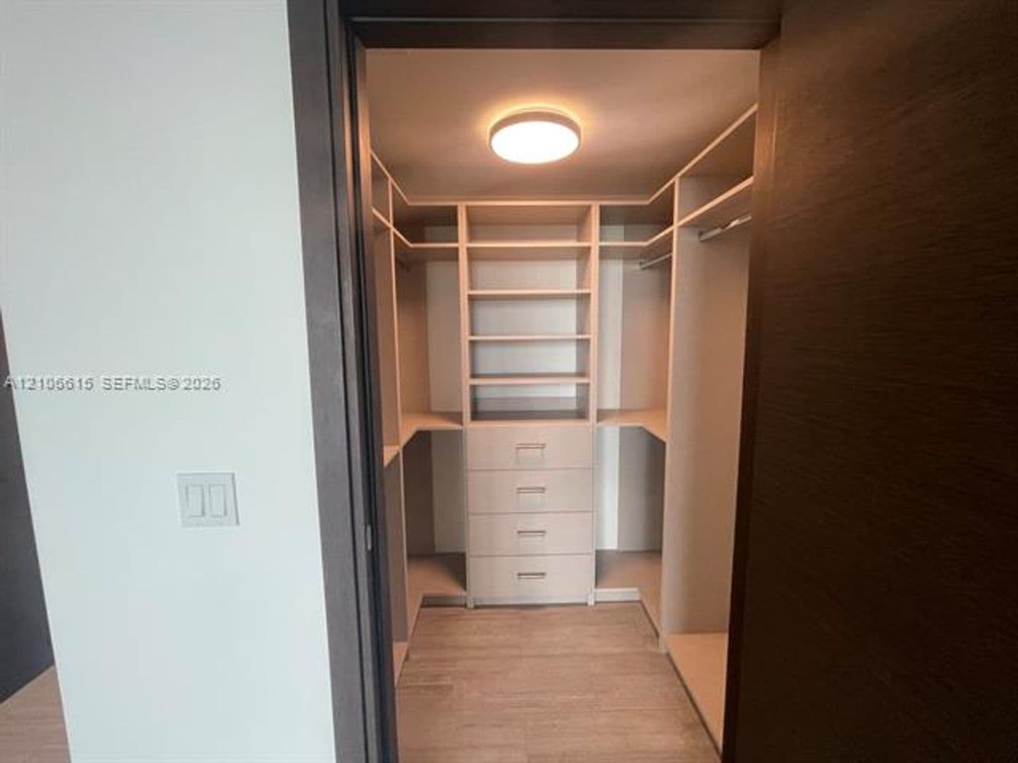 Miami Condo: 1000 Brickell Plz cu-1906