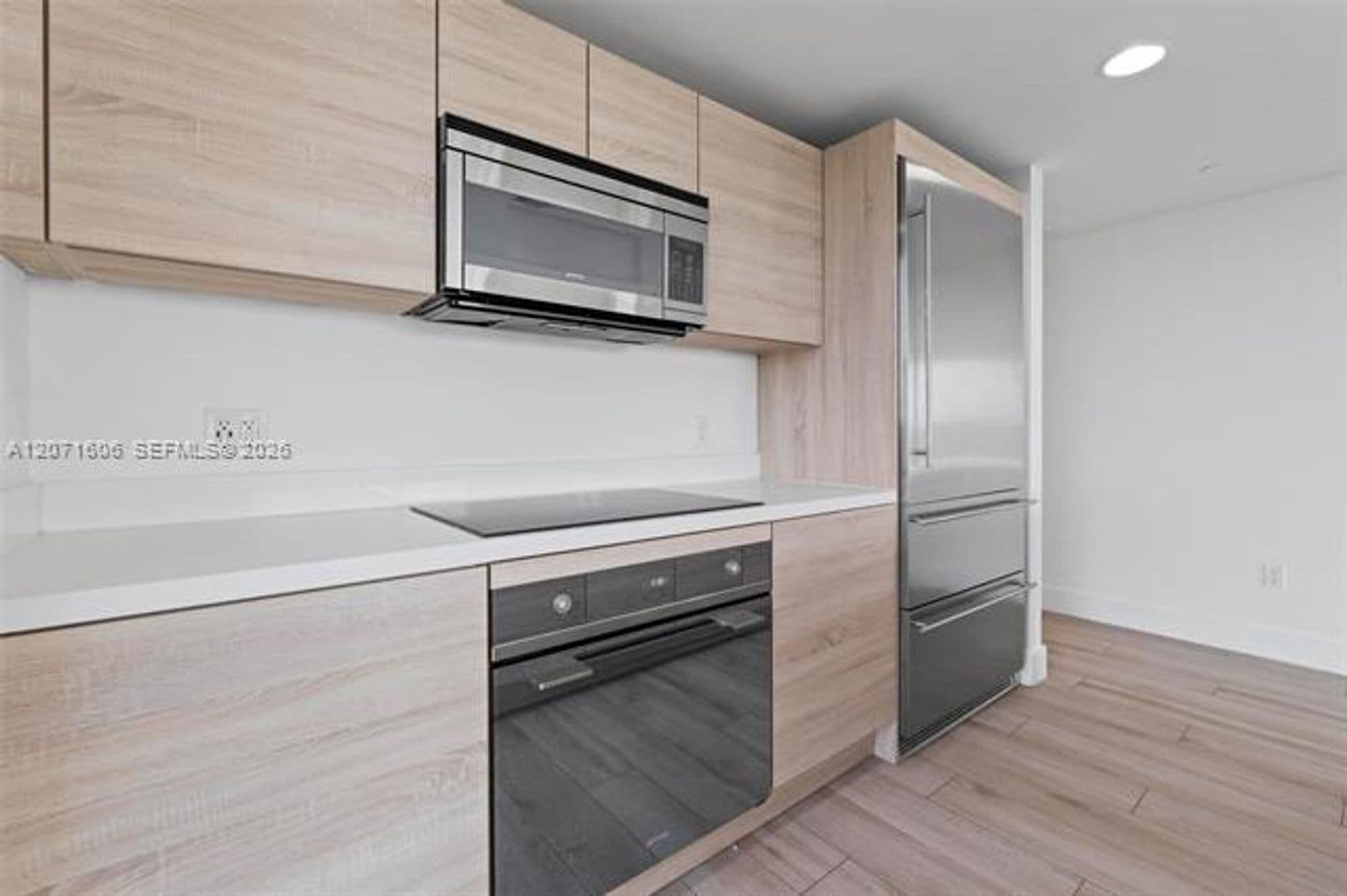 North Miami Beach Condo: 16385 Biscayne Blvd cu-521