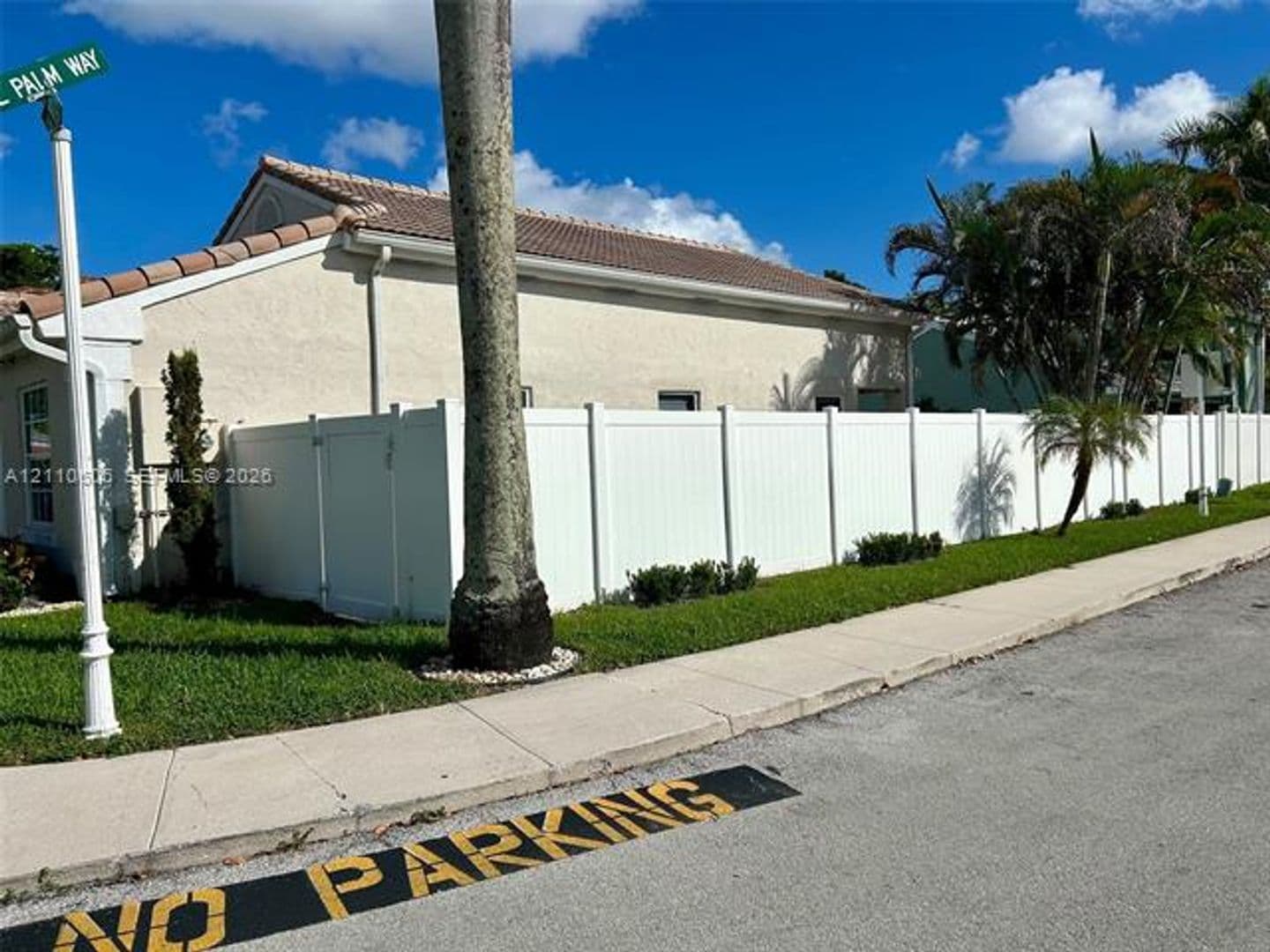 Davie House: 14200 Oak Ridge Dr # 14200