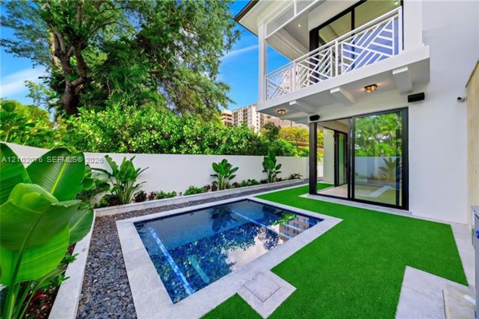 Coral Gables Townhome: 2710 Le Jeune Rd th 2710