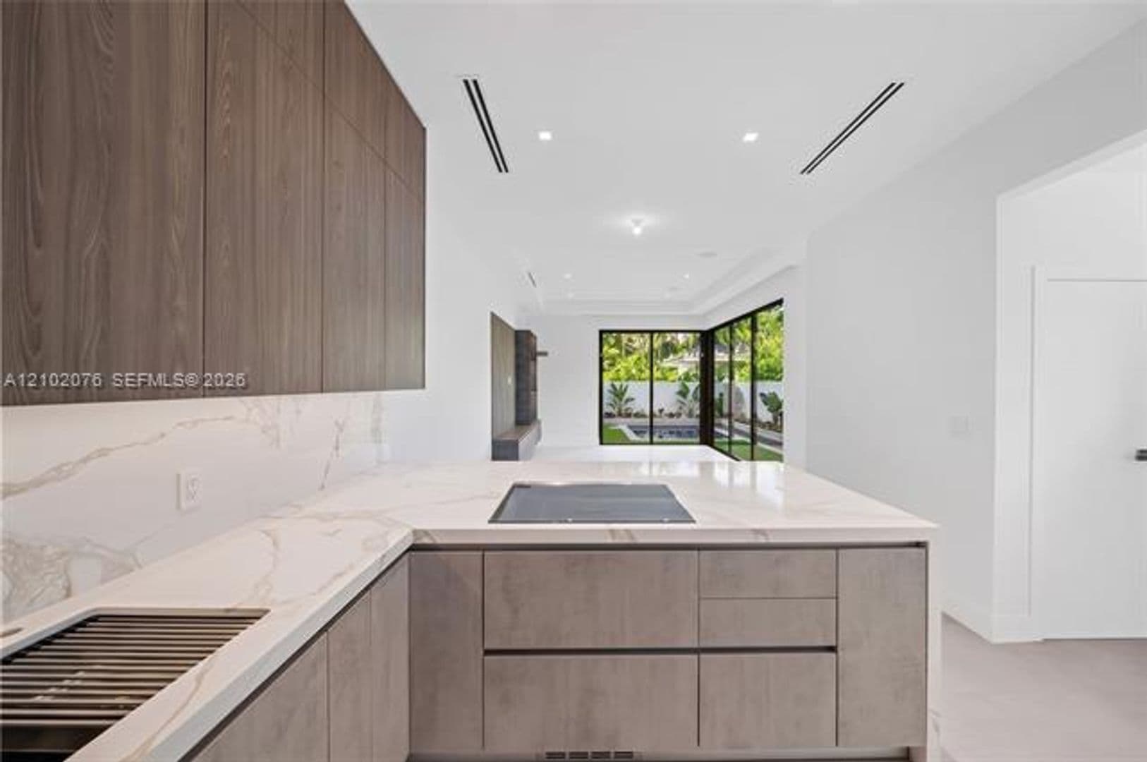 Coral Gables Townhome: 2710 Le Jeune Rd th 2710