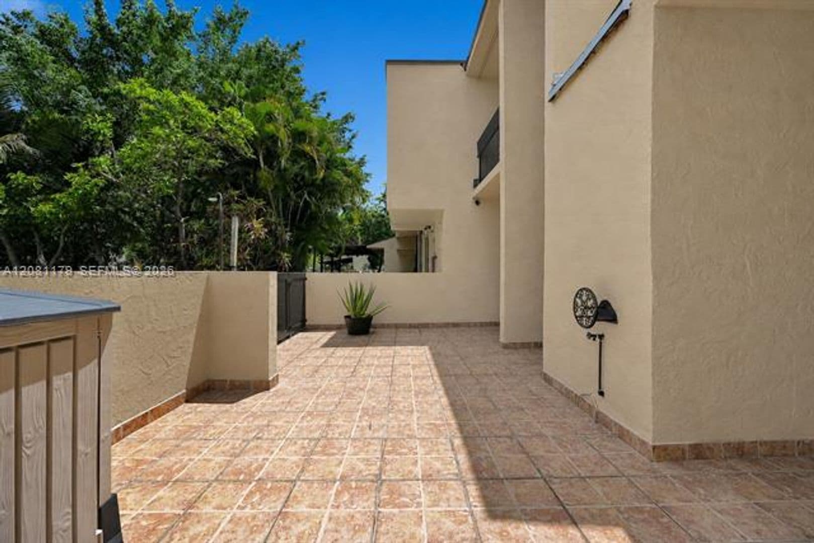 Miami Townhome: 9133 Fontainebleau Blvd th 5