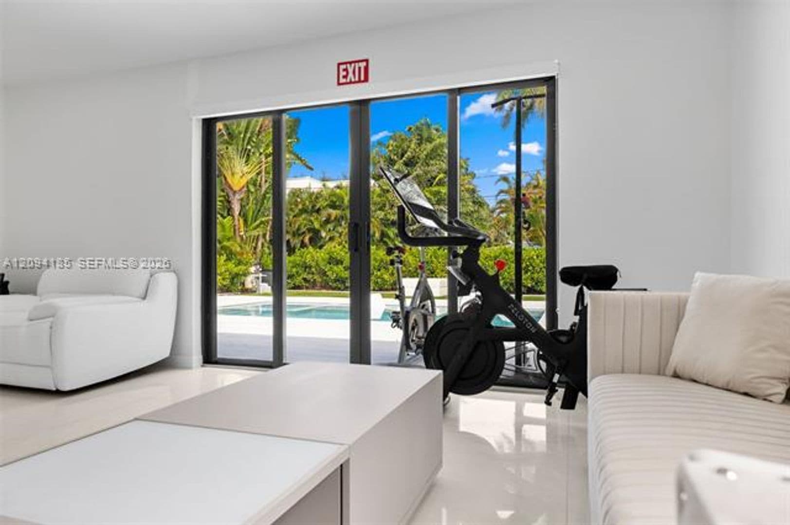 Hollywood House: 1117 Adams St # 1117