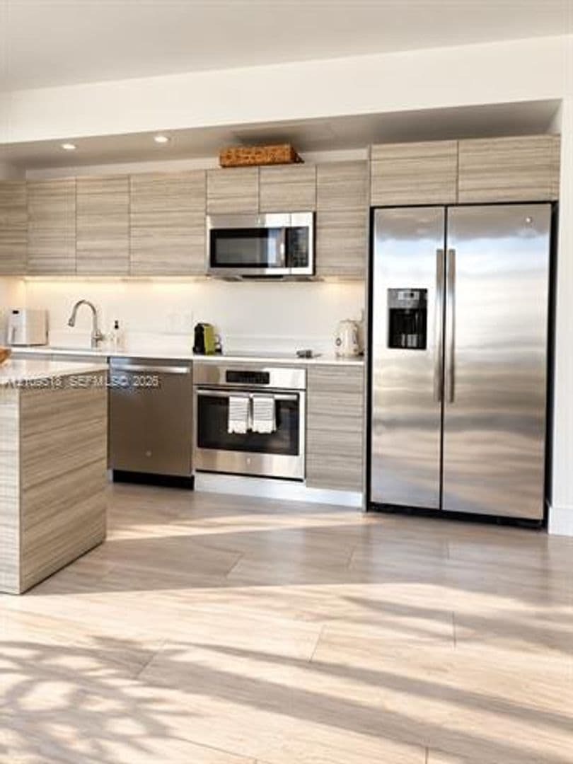 Miami Condo: 121 NE 34th St cu-2016