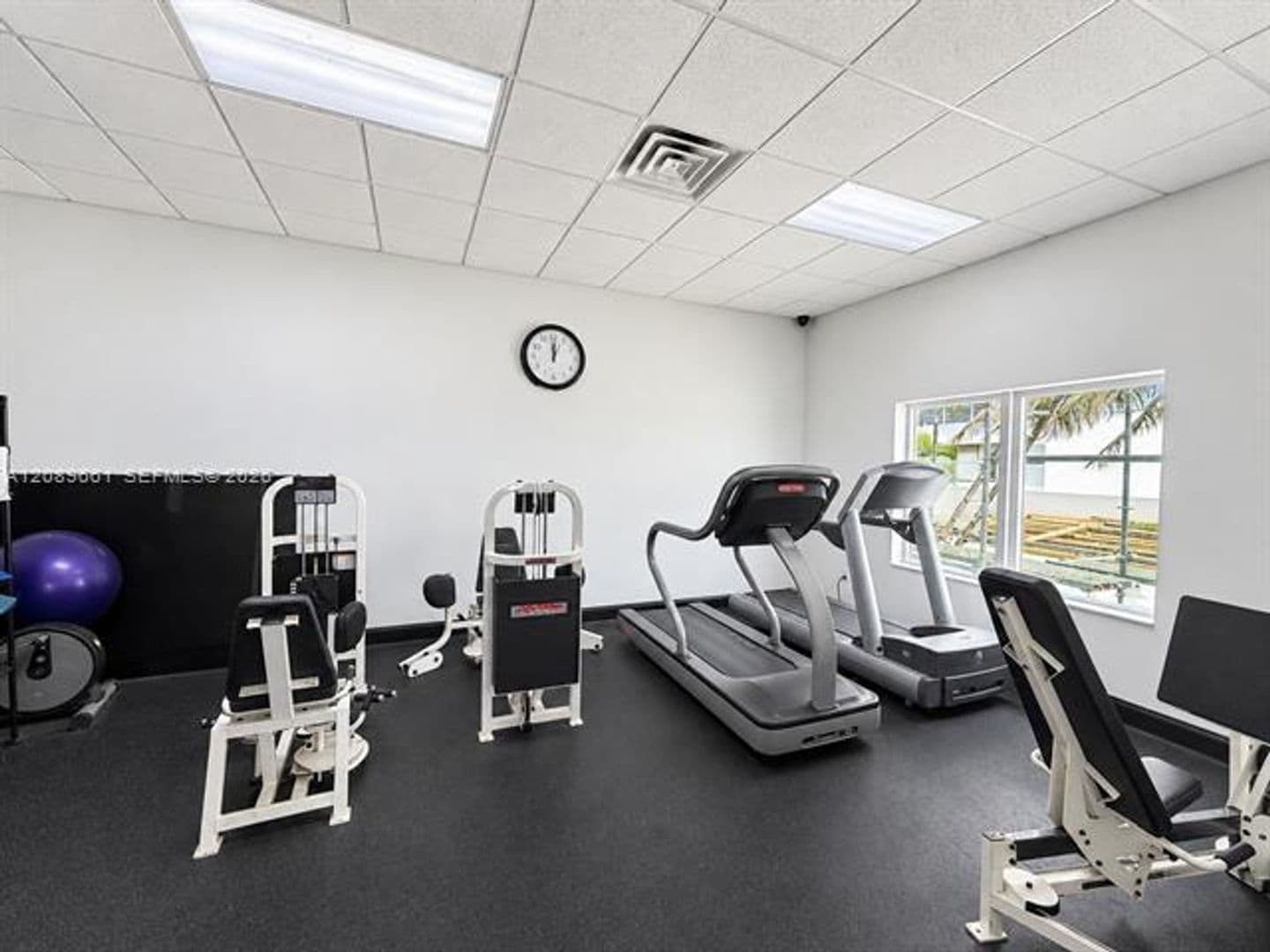 Hollywood Condo: 3725 S Ocean Dr cu-1404