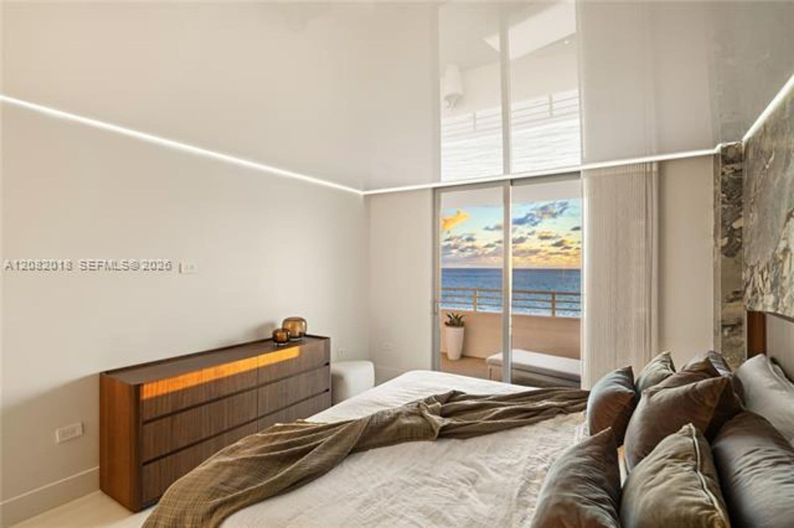 Miami Beach House: 5555 Collins Ave cu-16H