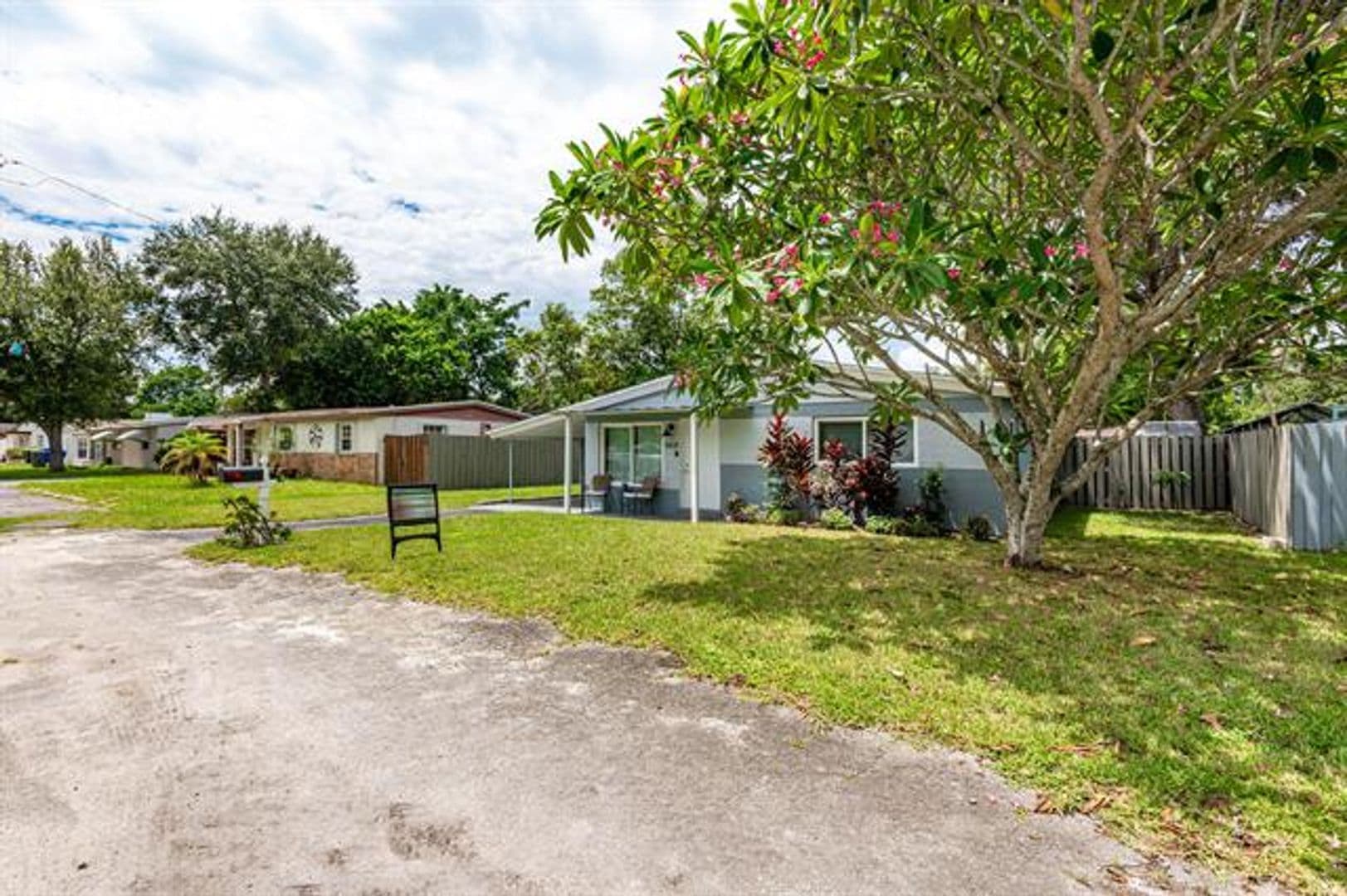 Hollywood House: 5631 Freedom St # 5631