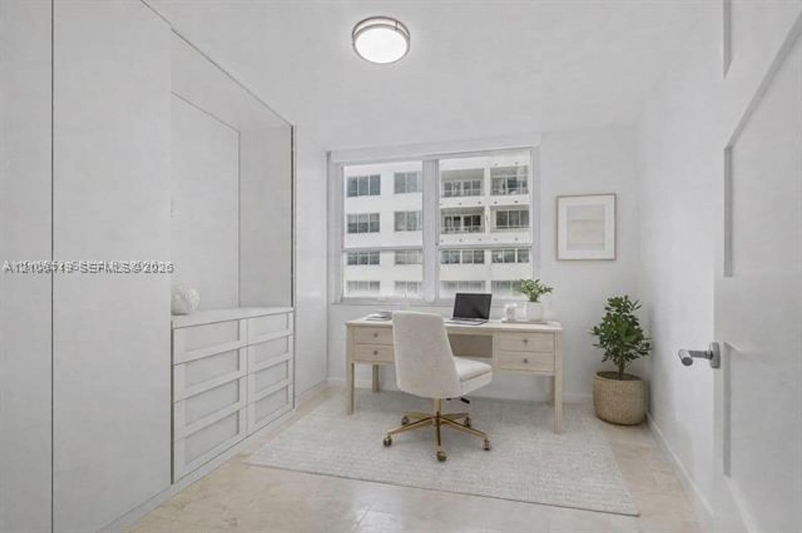 Miami Beach Condo: 5025 Collins Ave cu-903