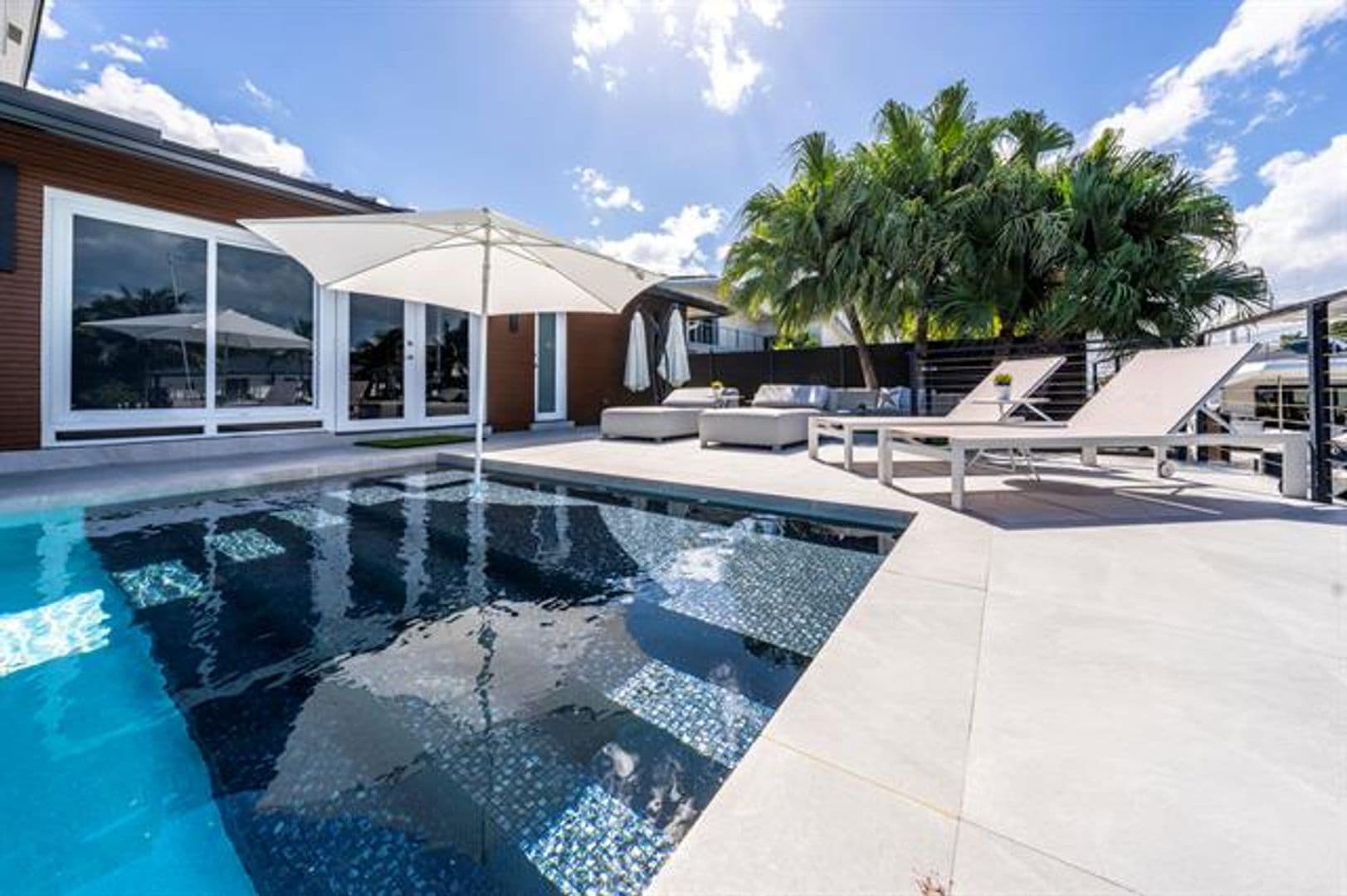 Fort Lauderdale House: 11 Castle Harbor Isle Dr # 11