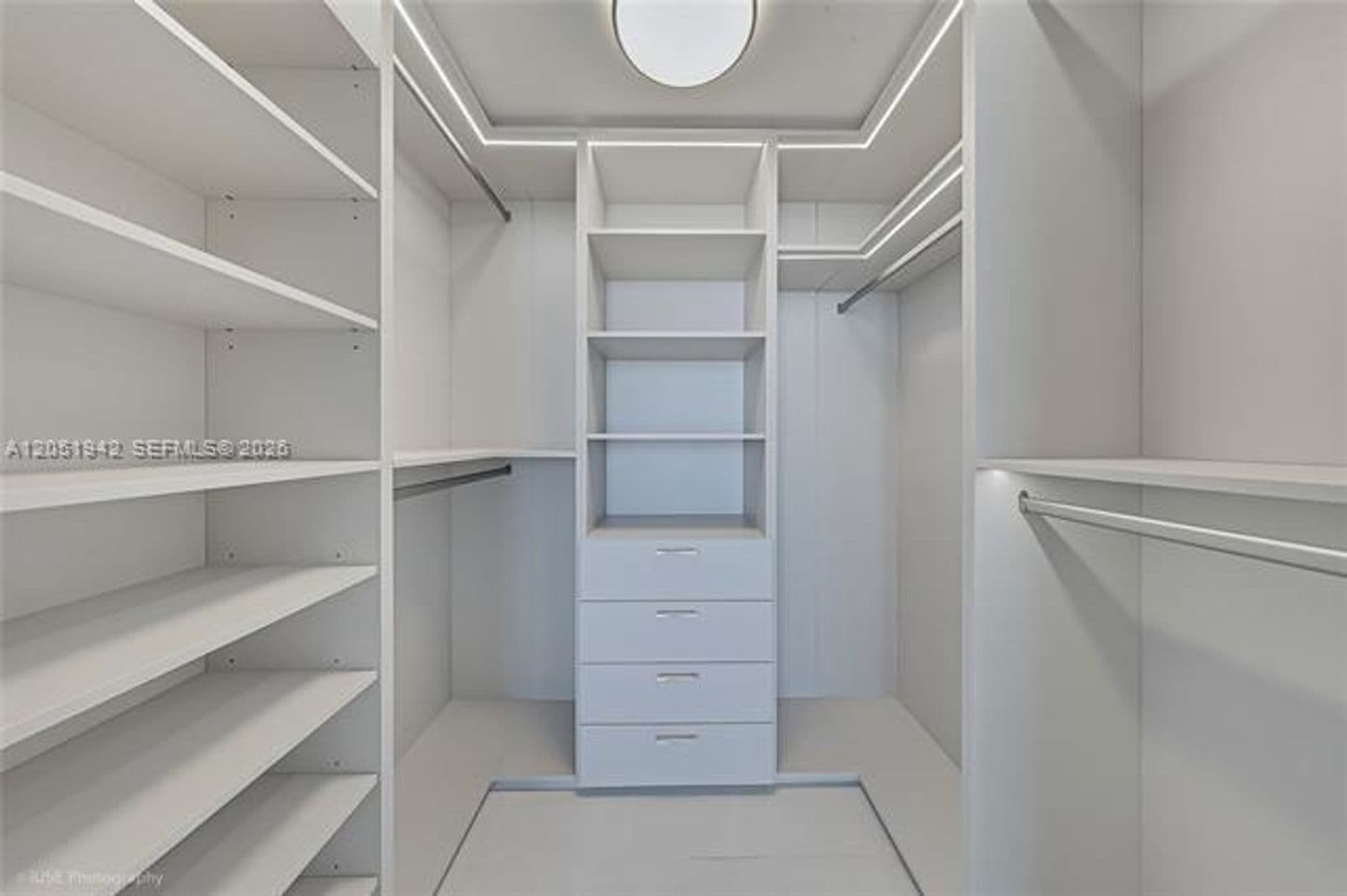 Miami Condo: 1000 Brickell Plz cu-2110