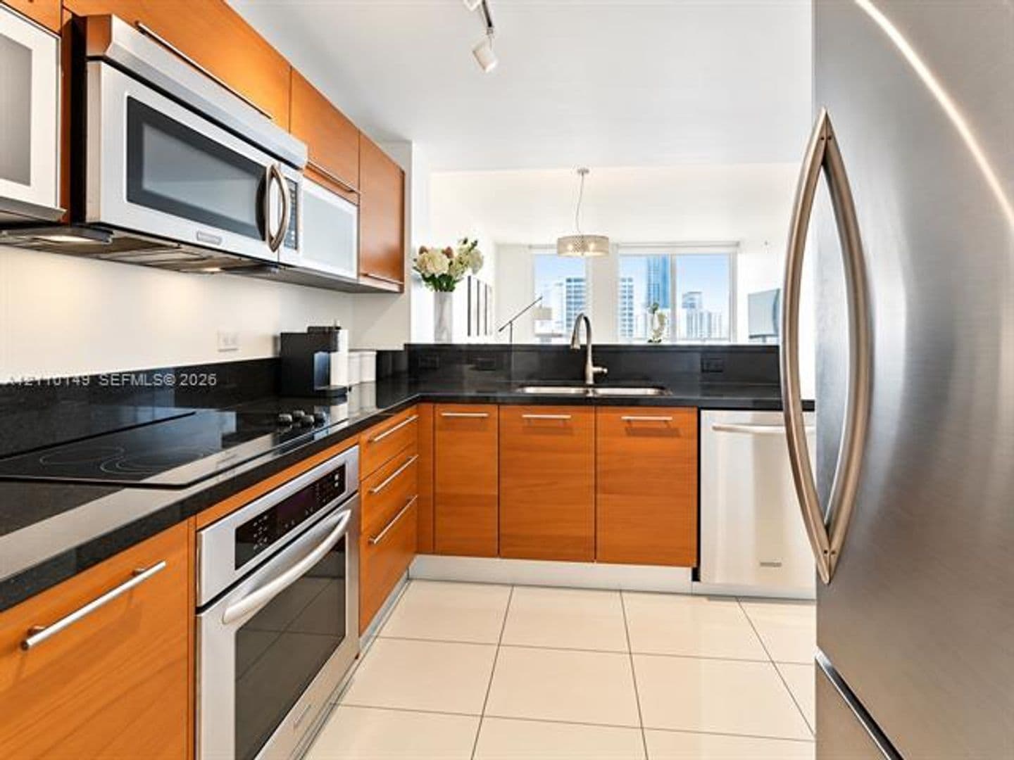 Miami Condo: 244 Biscayne Blvd cu-2405