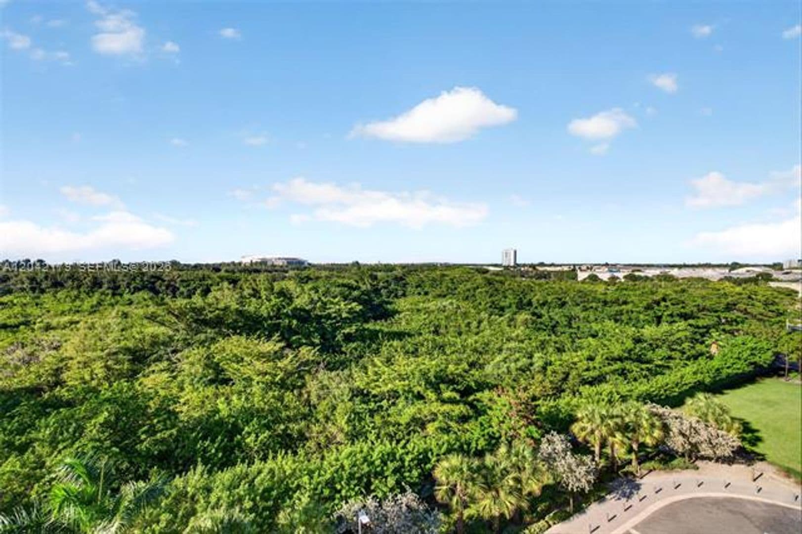 Sunrise Condo: 2000 Metropica Way cu-616
