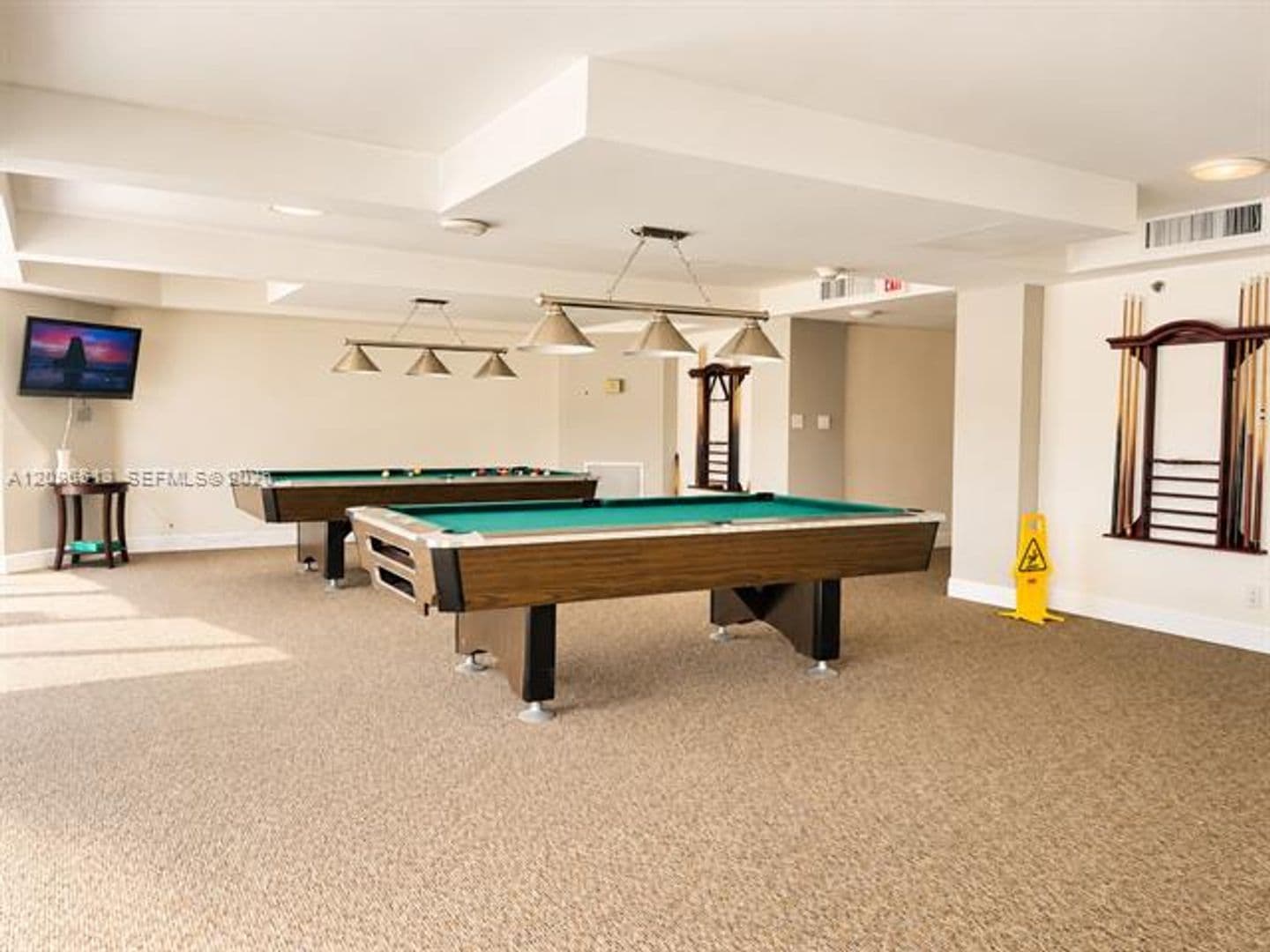 Miami Beach Condo: 2401 Collins Ave cu-1807