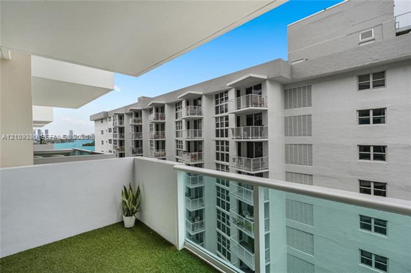 Miami Beach Condo: 1200 West Ave cu-1419