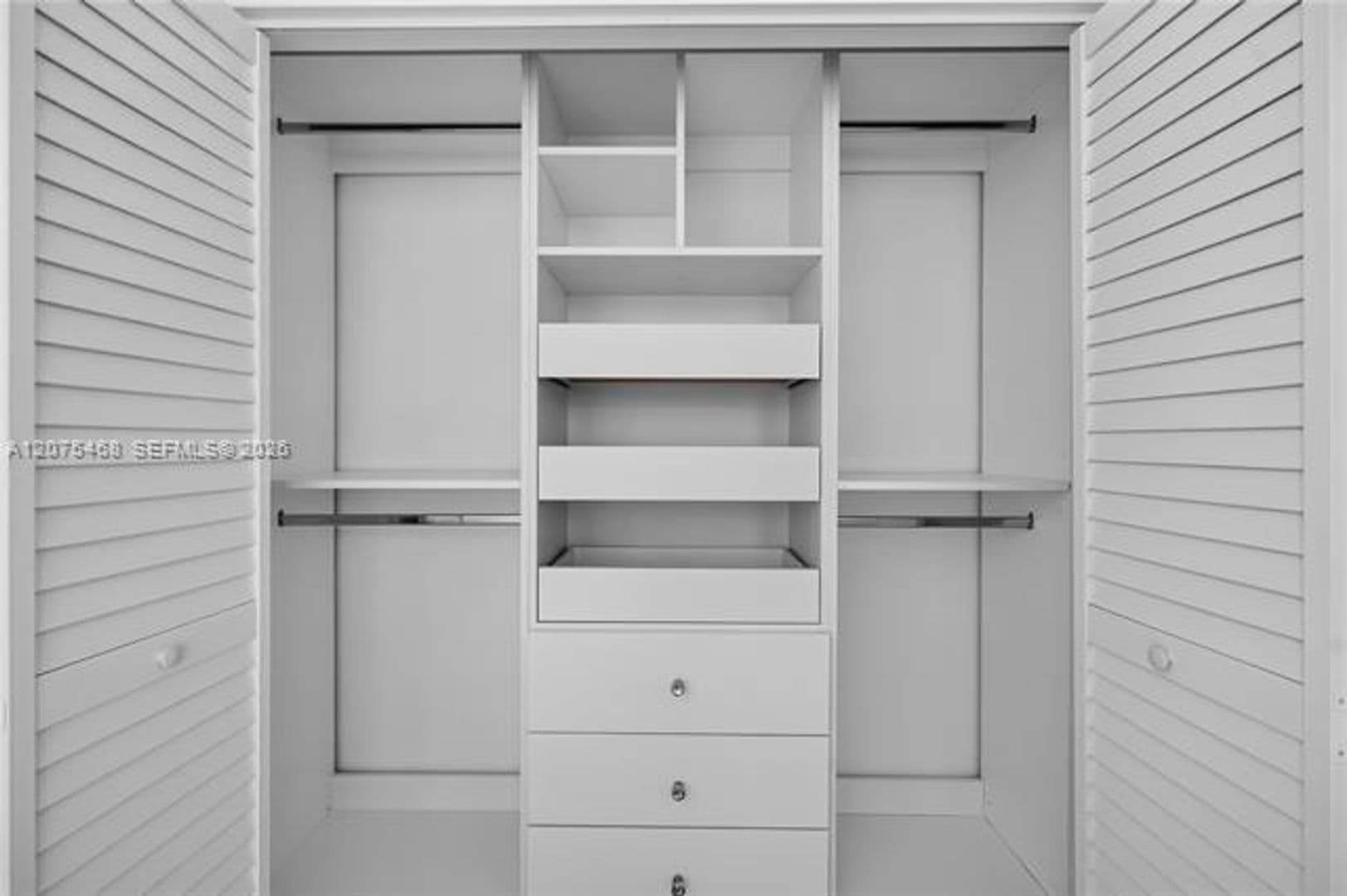 Miami Condo: 31 SE 5th St cu-4212