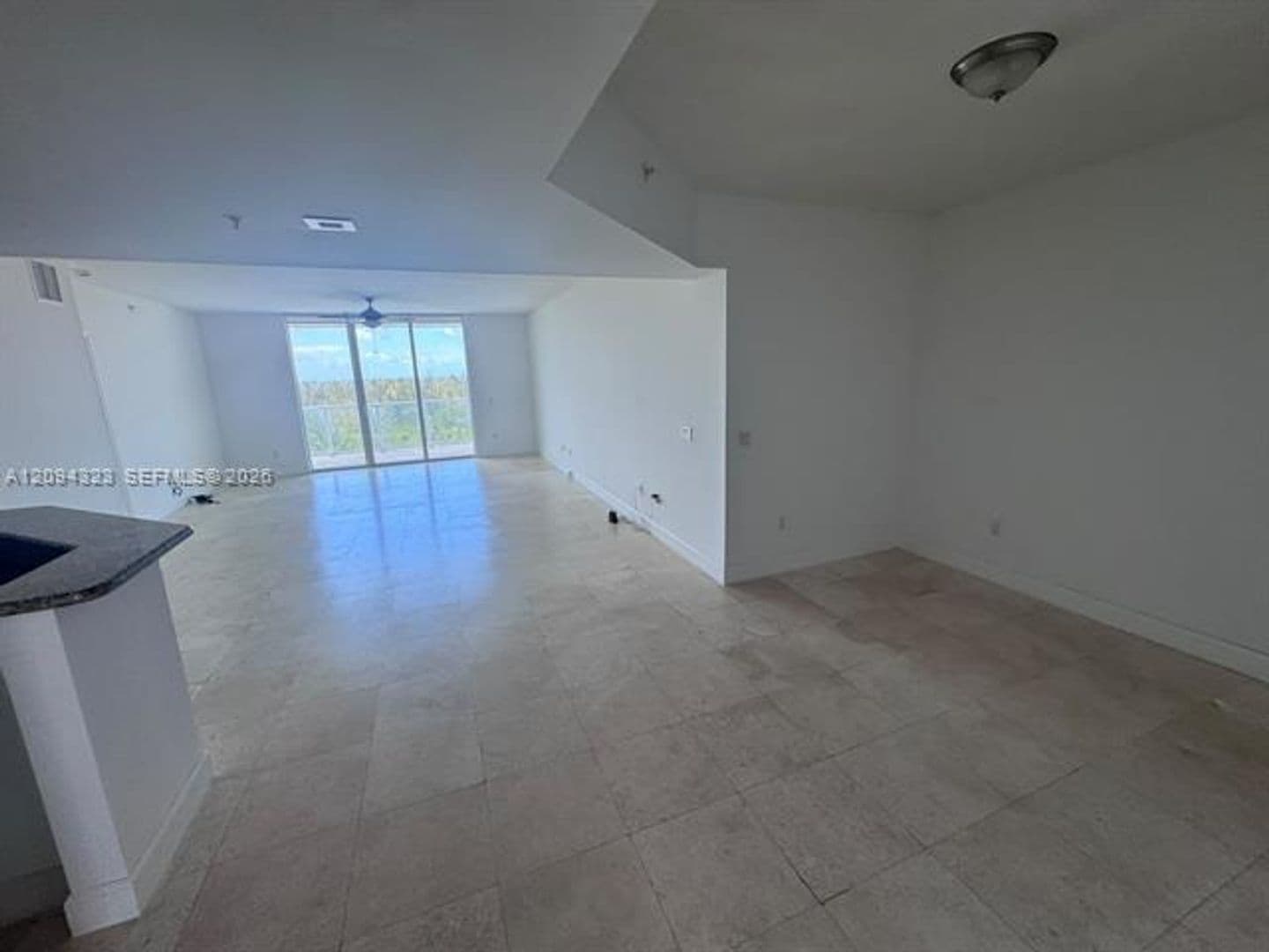North Miami Condo: 15051 Royal Oaks Ln cu-701