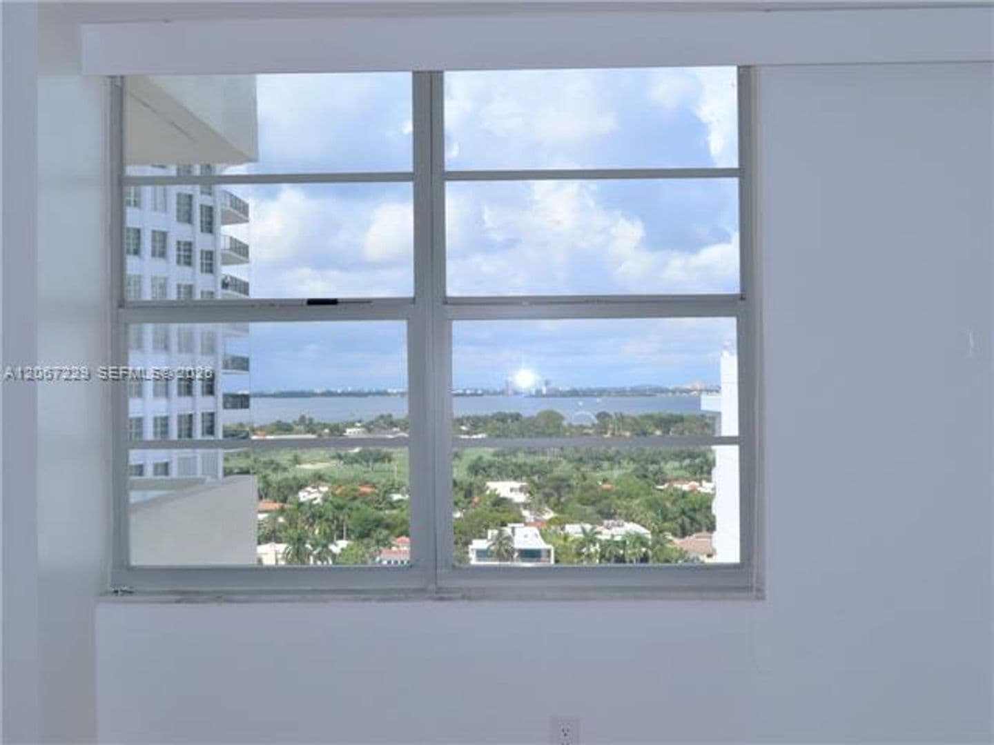 Miami Beach Condo: 5701 Collins Ave cu-1003