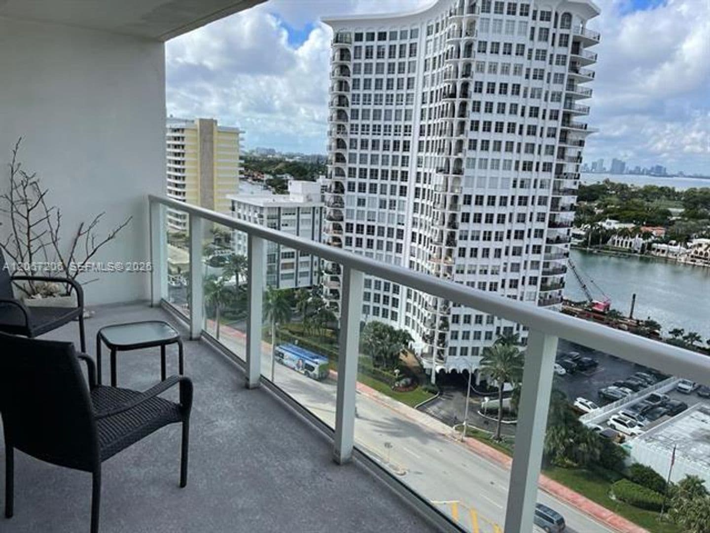 Miami Beach Condo: 5701 Collins Ave cu-1611