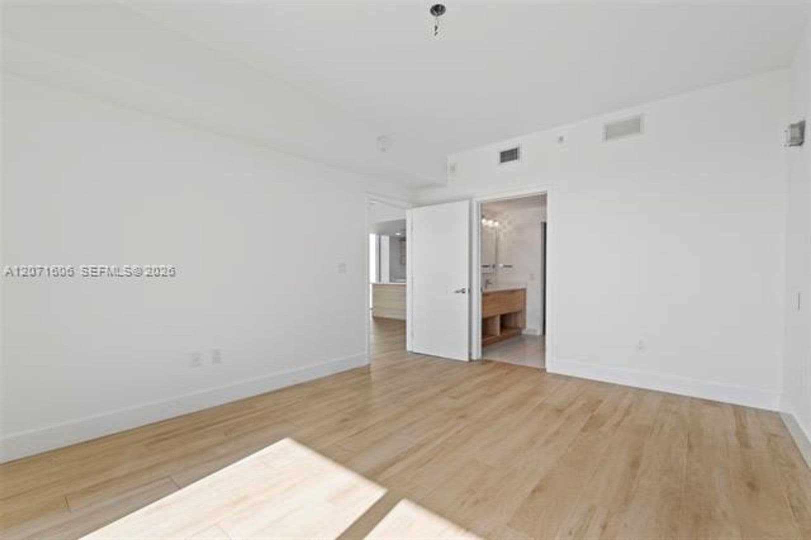 North Miami Beach Condo: 16385 Biscayne Blvd cu-521