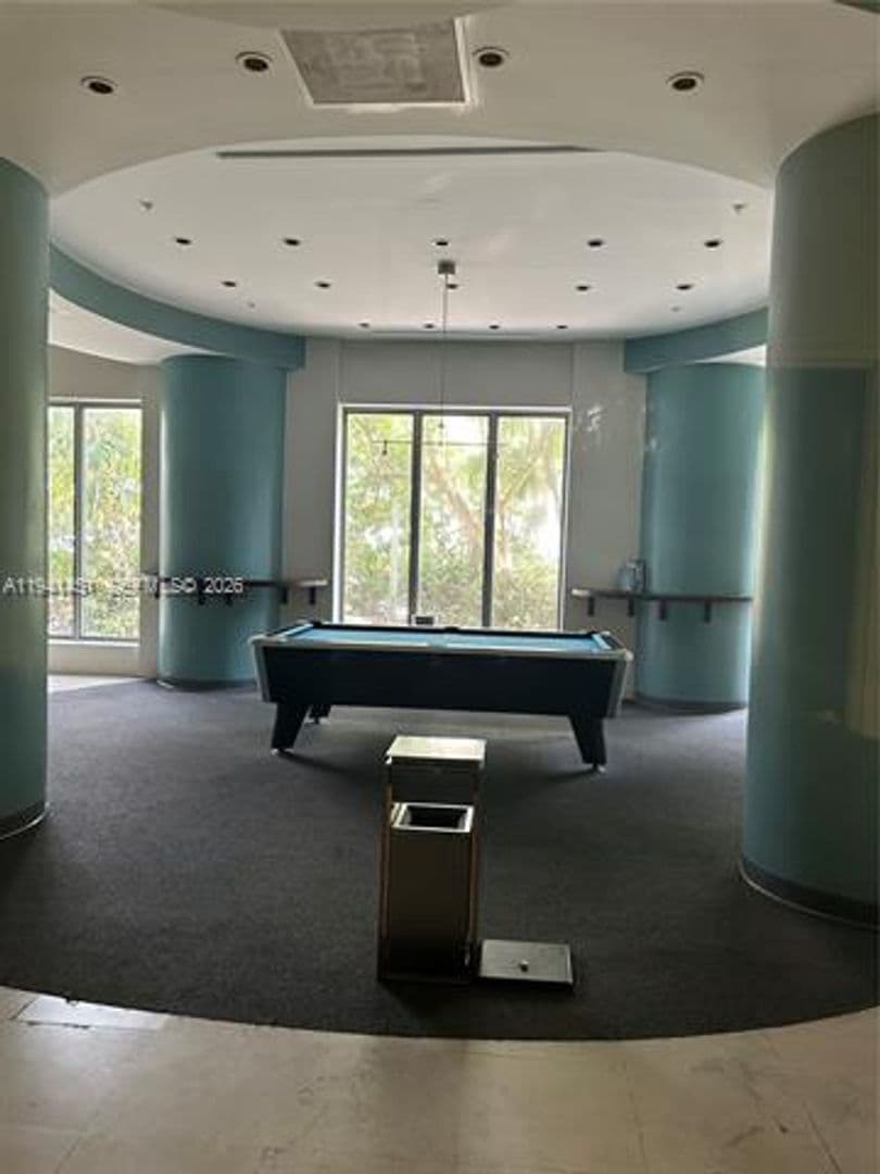 Hollywood Condo: 4001 S Ocean Dr cu-PH11