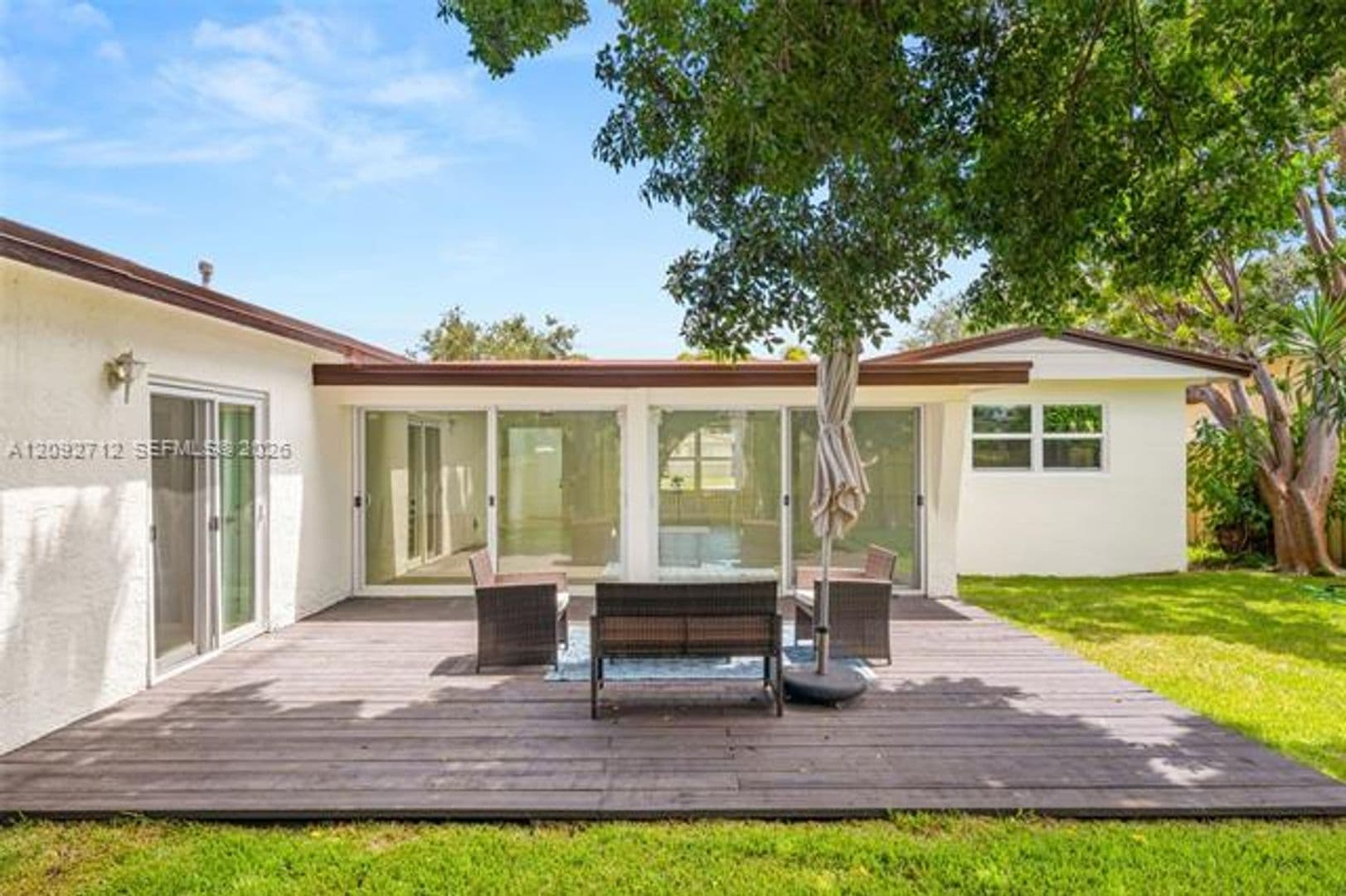 Hollywood House: 2819 Cleveland St # 2819