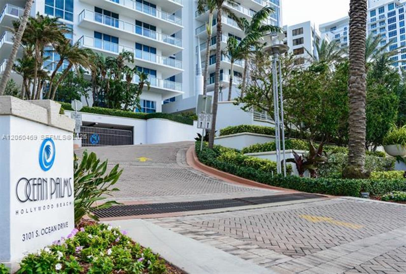 Hollywood Condo: 3101 S Ocean Dr cu-404
