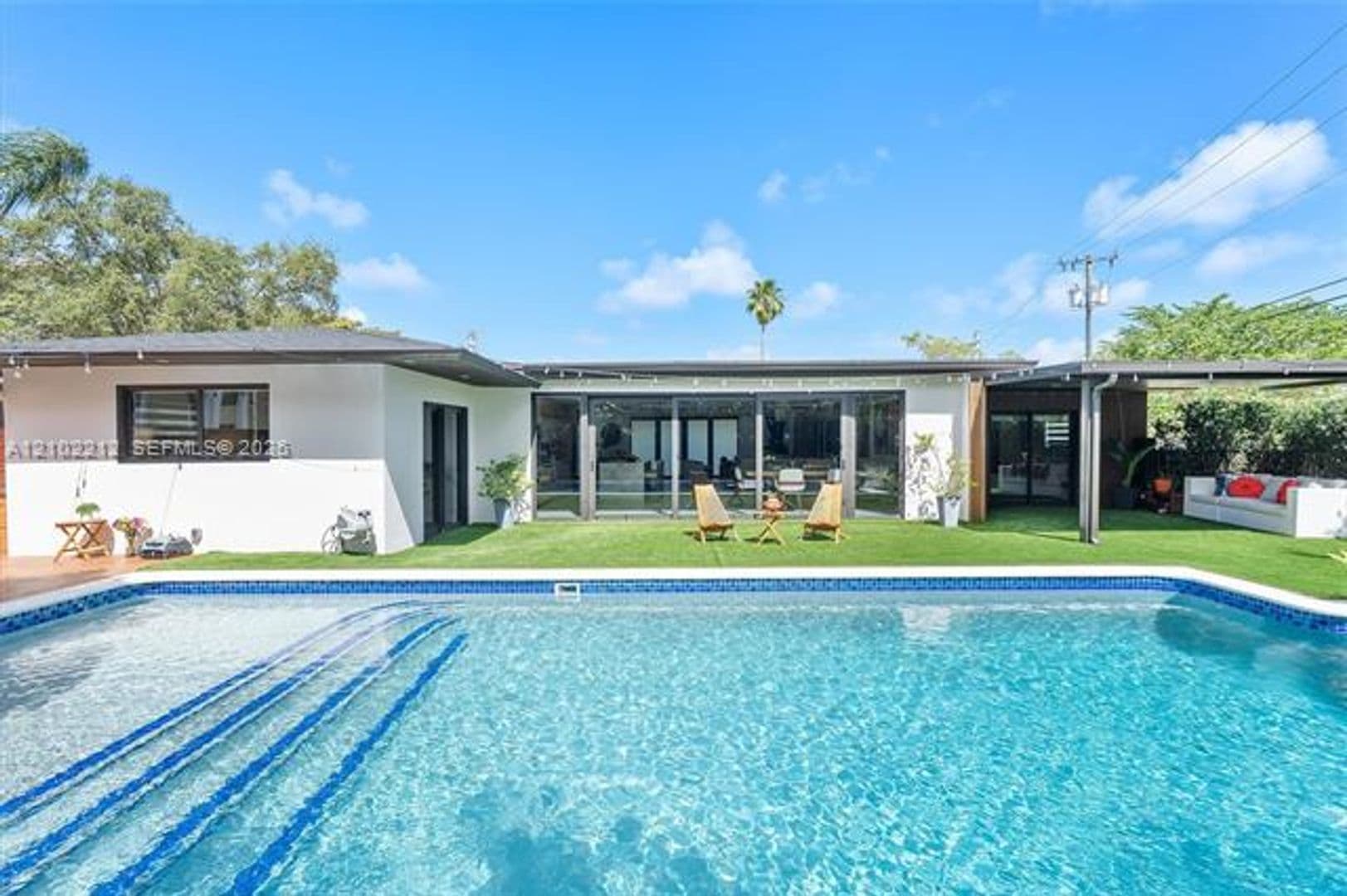 Hollywood House: 4000 N Circle Dr # 4000