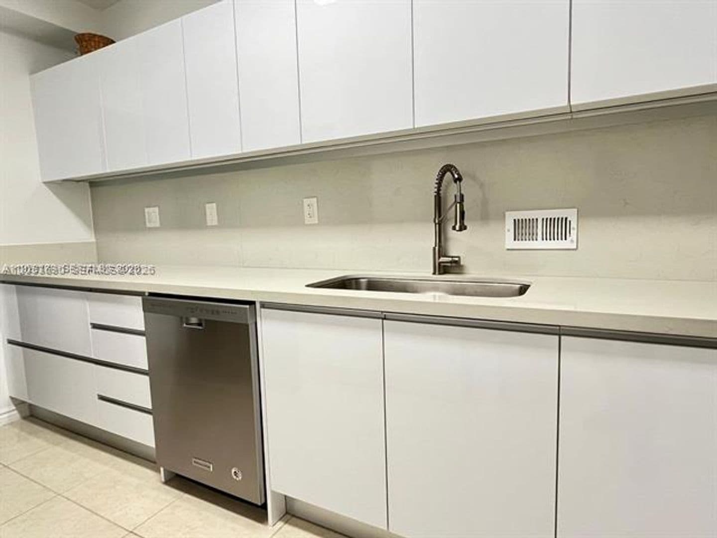 Bal Harbour Condo: 10185 Collins Ave cu-1103
