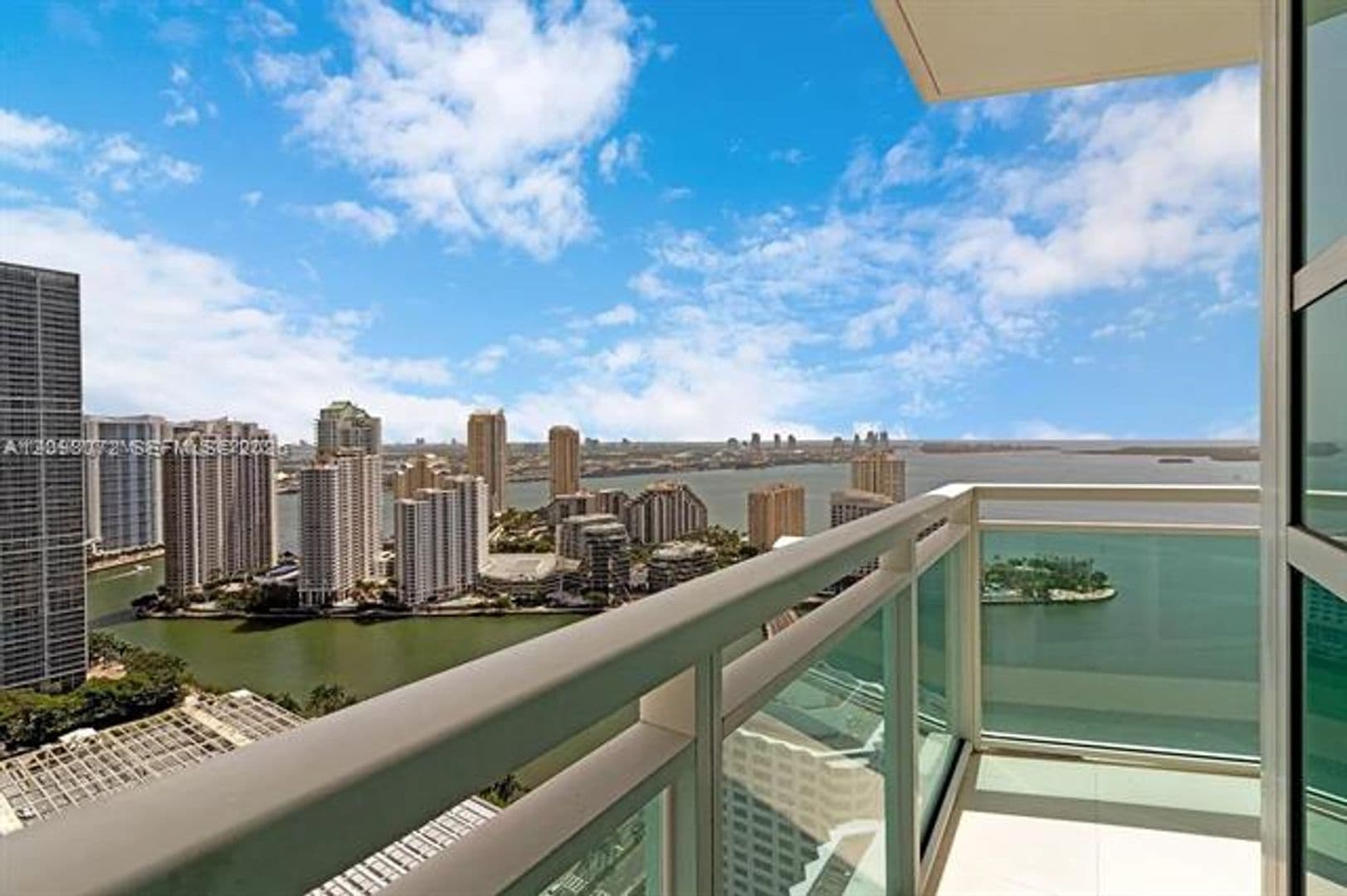 Miami Condo: 950 Brickell Bay Dr cu-3710