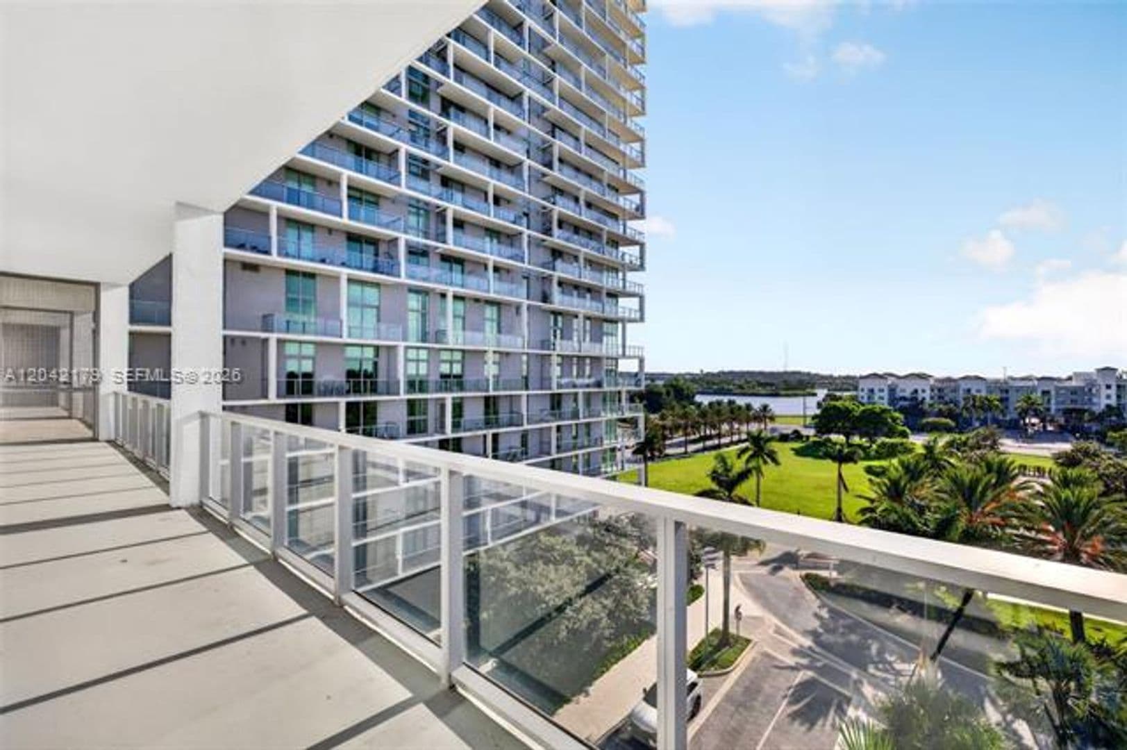 Sunrise Condo: 2000 Metropica Way cu-616