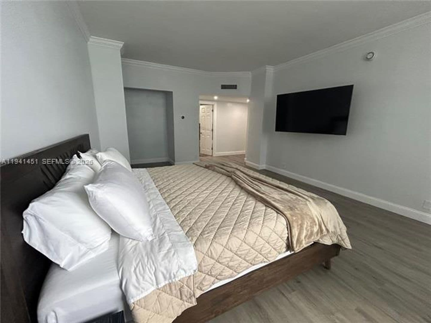 Hollywood Condo: 4001 S Ocean Dr cu-PH11