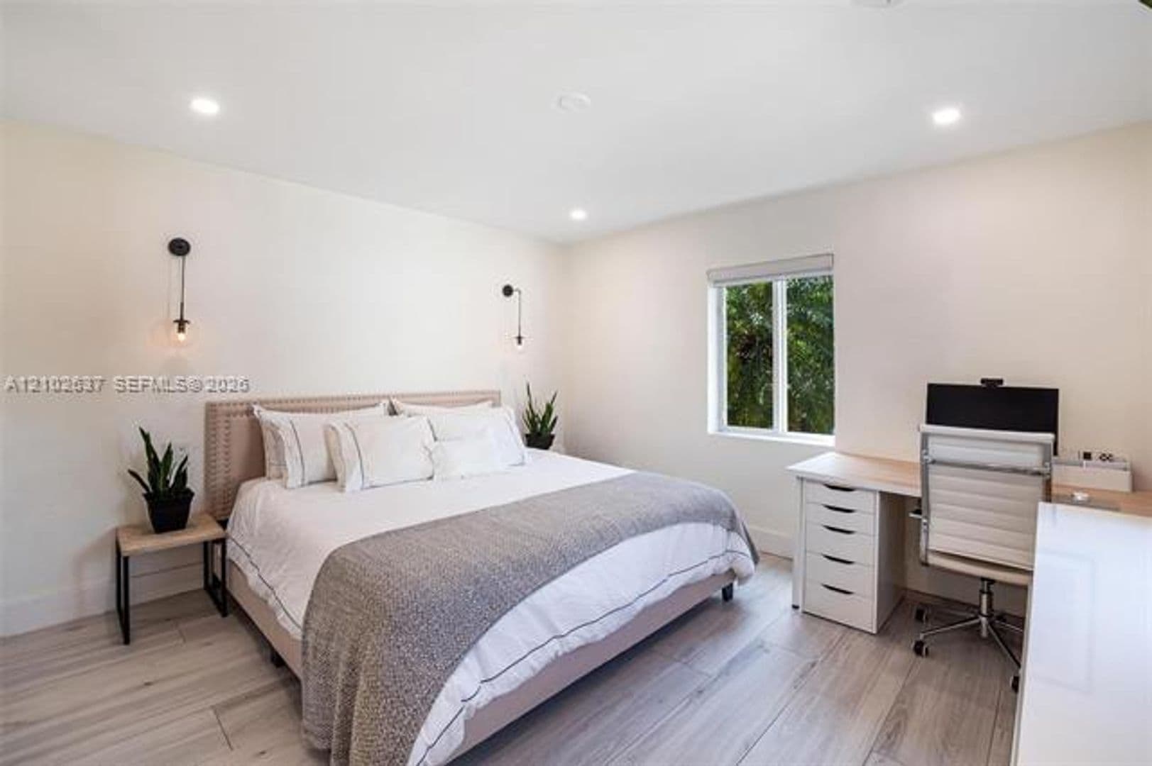 Miami House: 945 NE 82nd St # 945