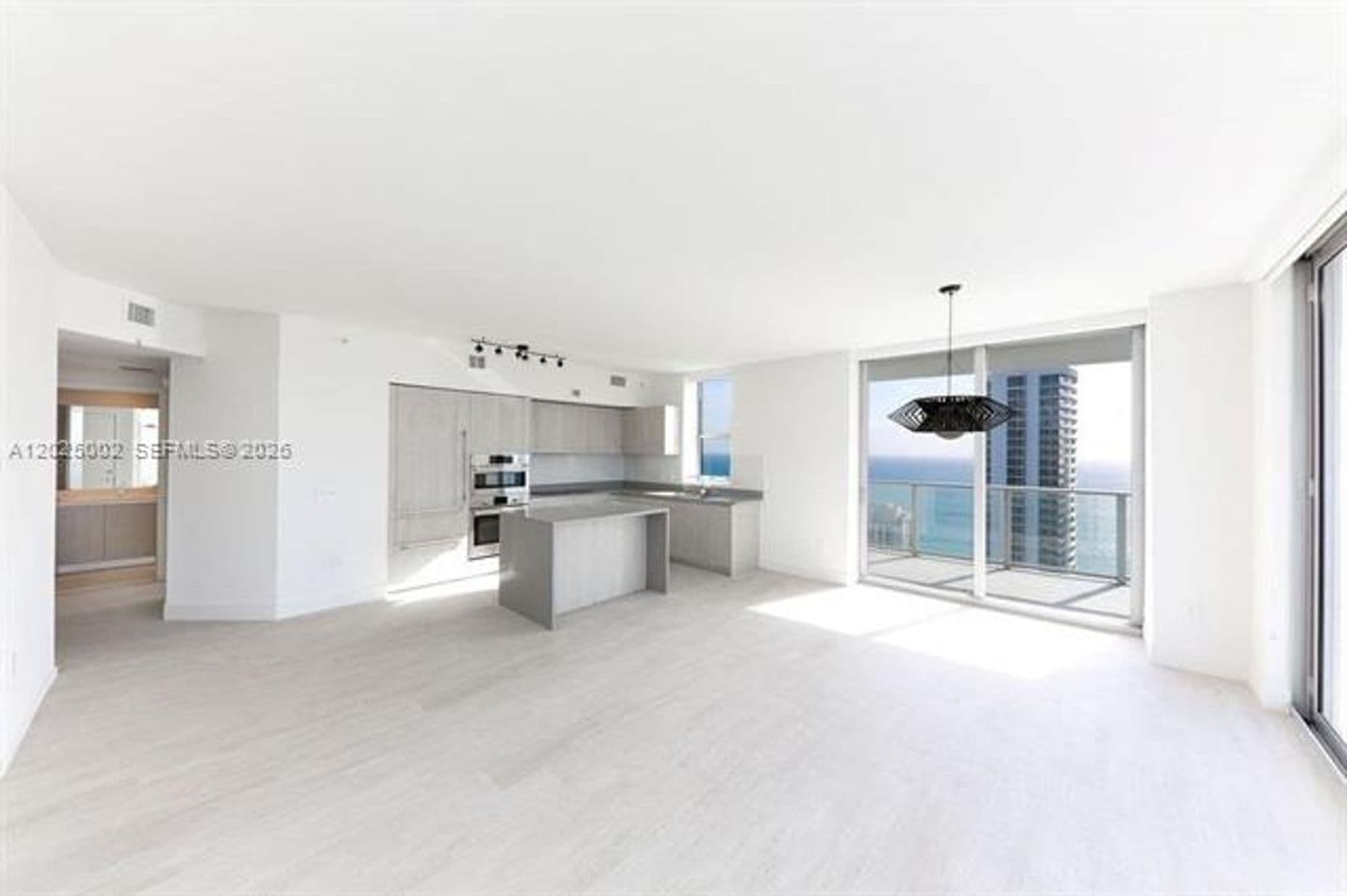 Hollywood Condo: 4010 S Ocean Dr cu-T3509