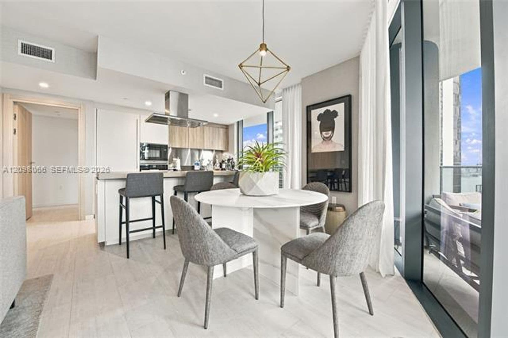 Miami Condo: 1000 Brickell Plz cu-3401
