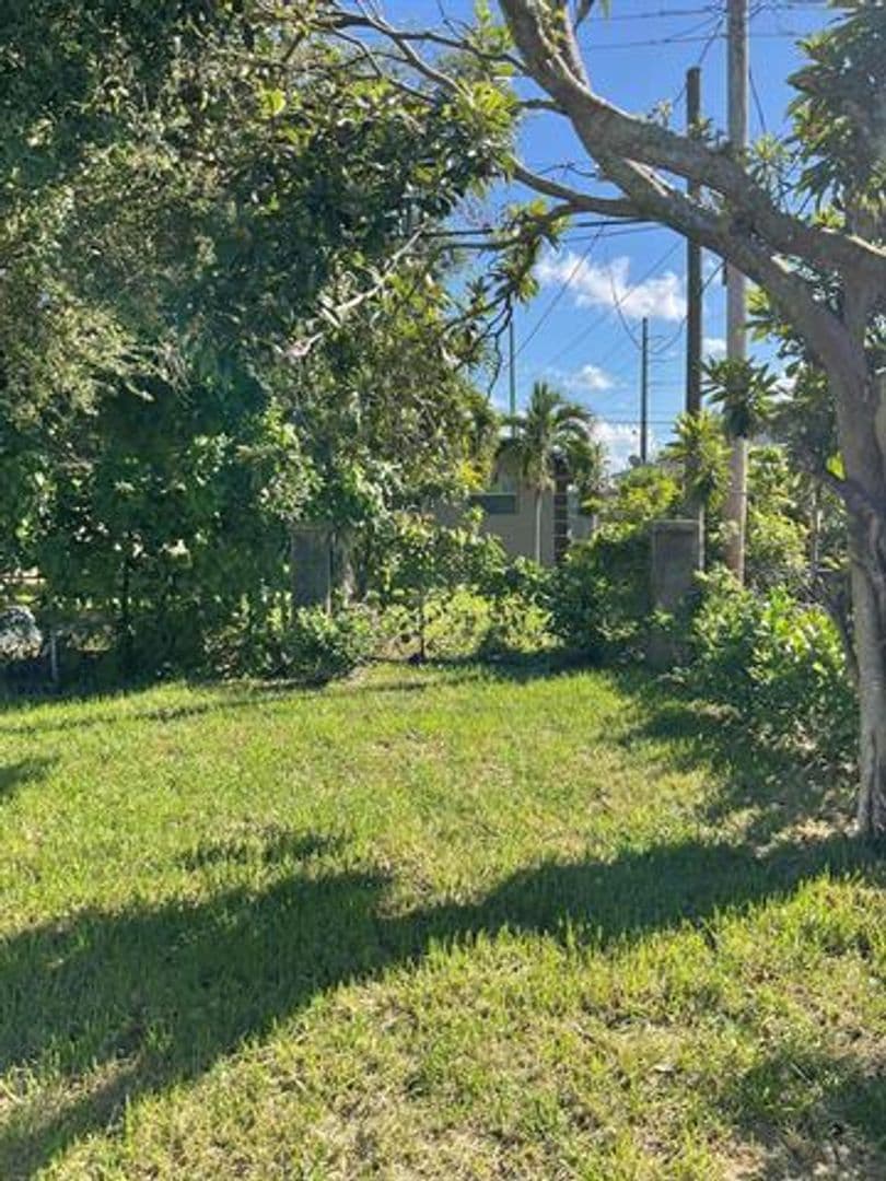 Hollywood House: 5540 Mayo St # 5540