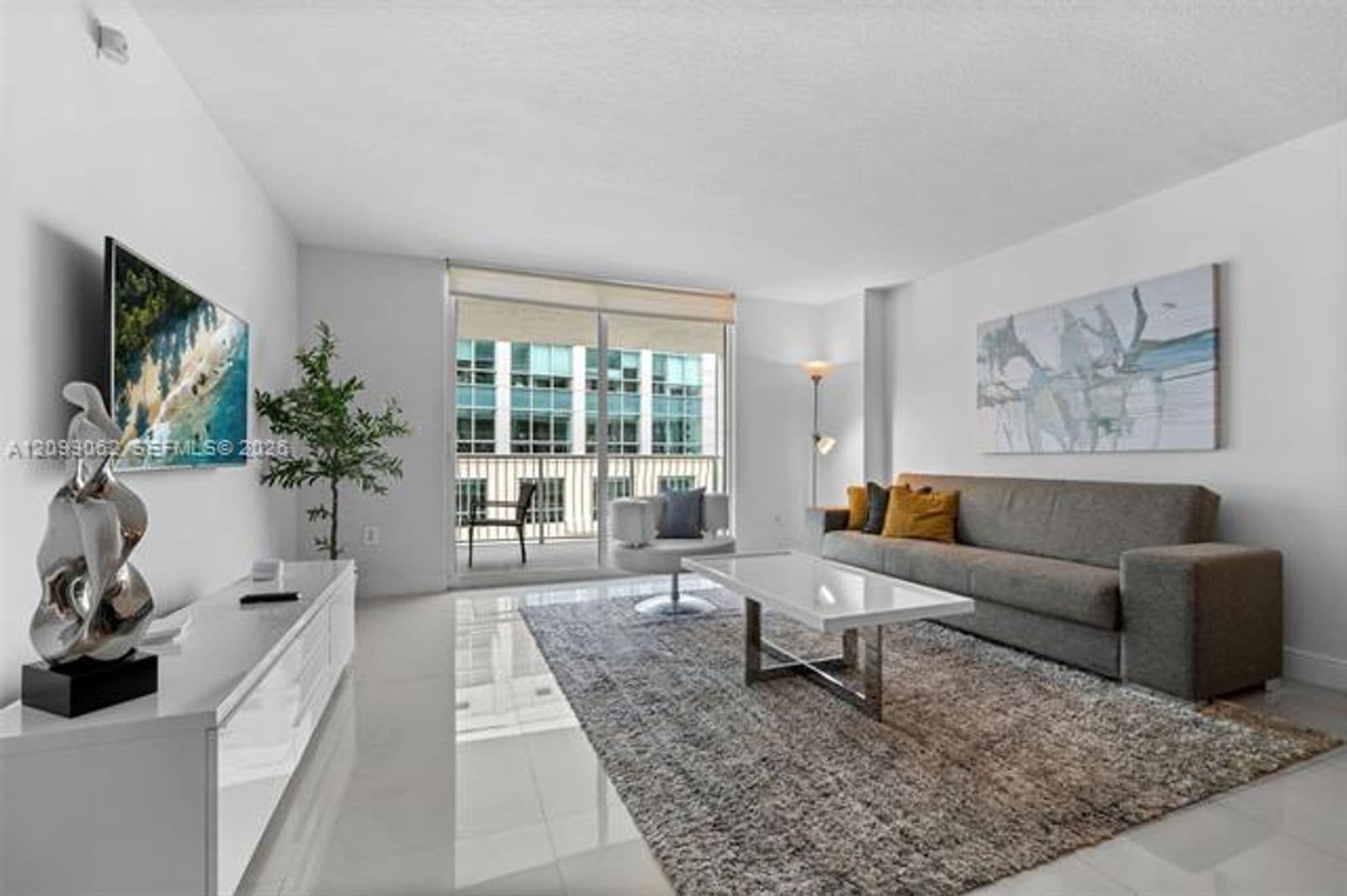 Miami Condo: 1200 Brickell Bay Dr cu-3908